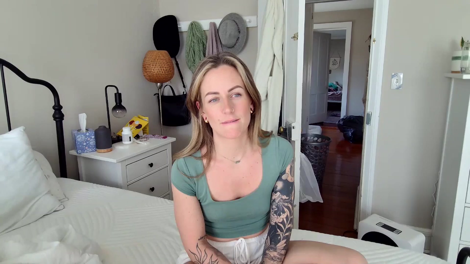 Gallery image thumbnail from Lena_bee's myfreecams stream on, 02/10/2025, 19:58 image 11 of 20