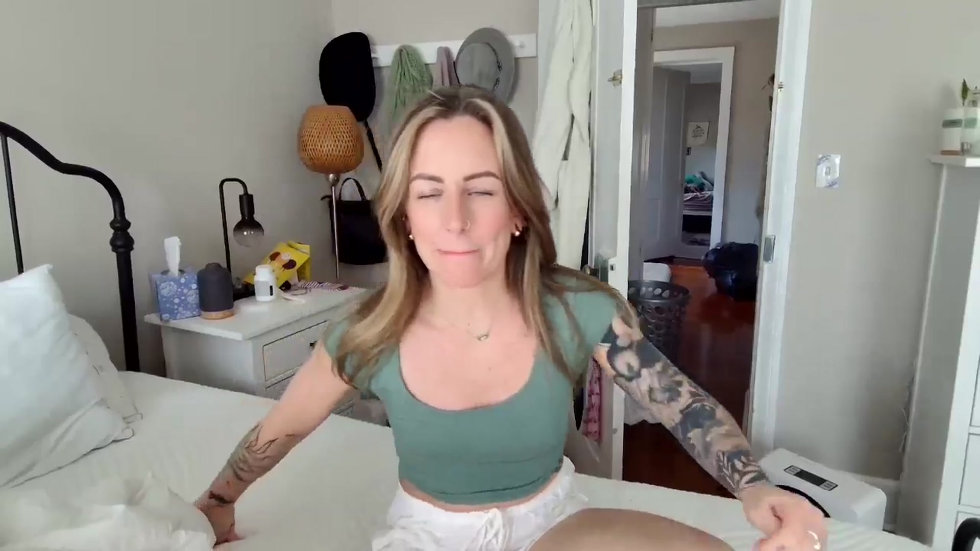 Gallery image thumbnail from Lena_bee's myfreecams stream on, 02/10/2025, 19:58 image 8 of 20