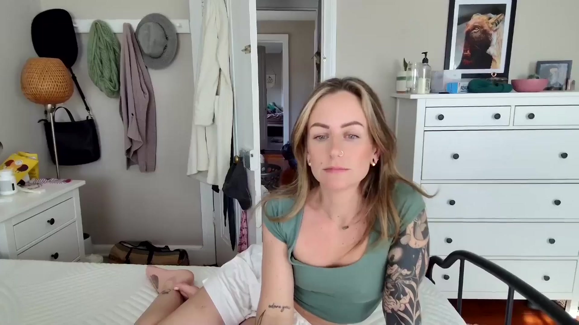 Gallery image thumbnail from Lena_bee's myfreecams stream on, 02/10/2025, 19:58 image 14 of 20
