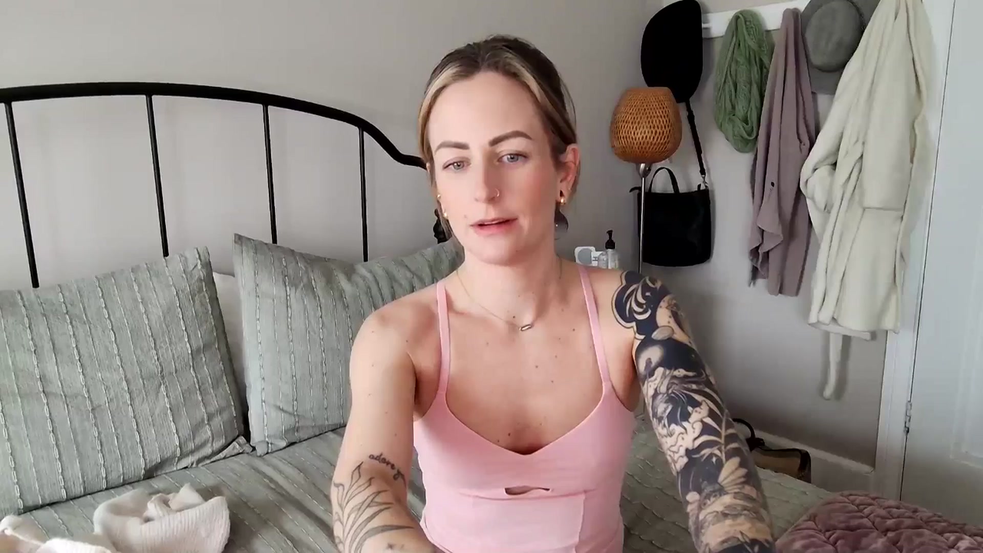 Gallery image thumbnail from Lena_bee's myfreecams stream on, 02/11/2025, 19:12 image 15 of 20