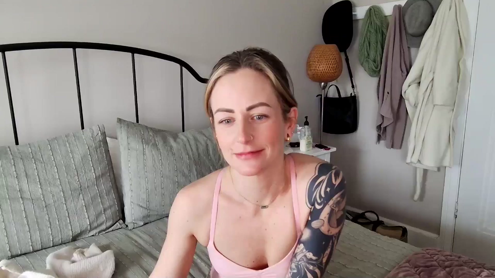 Gallery image thumbnail from Lena_bee's myfreecams stream on, 02/11/2025, 19:12 image 18 of 20