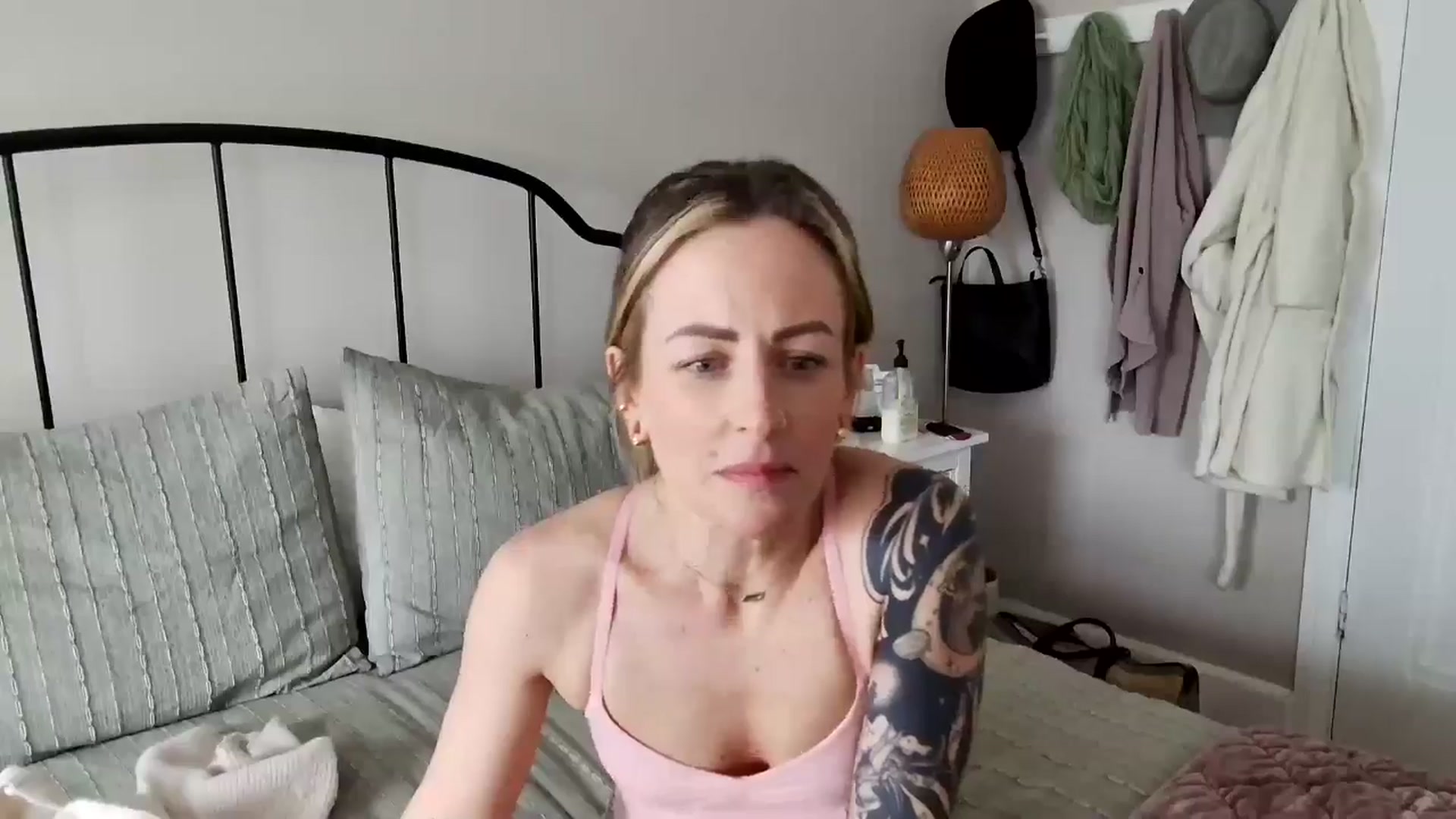 Gallery image thumbnail from Lena_bee's myfreecams stream on, 02/11/2025, 19:12 image 19 of 20