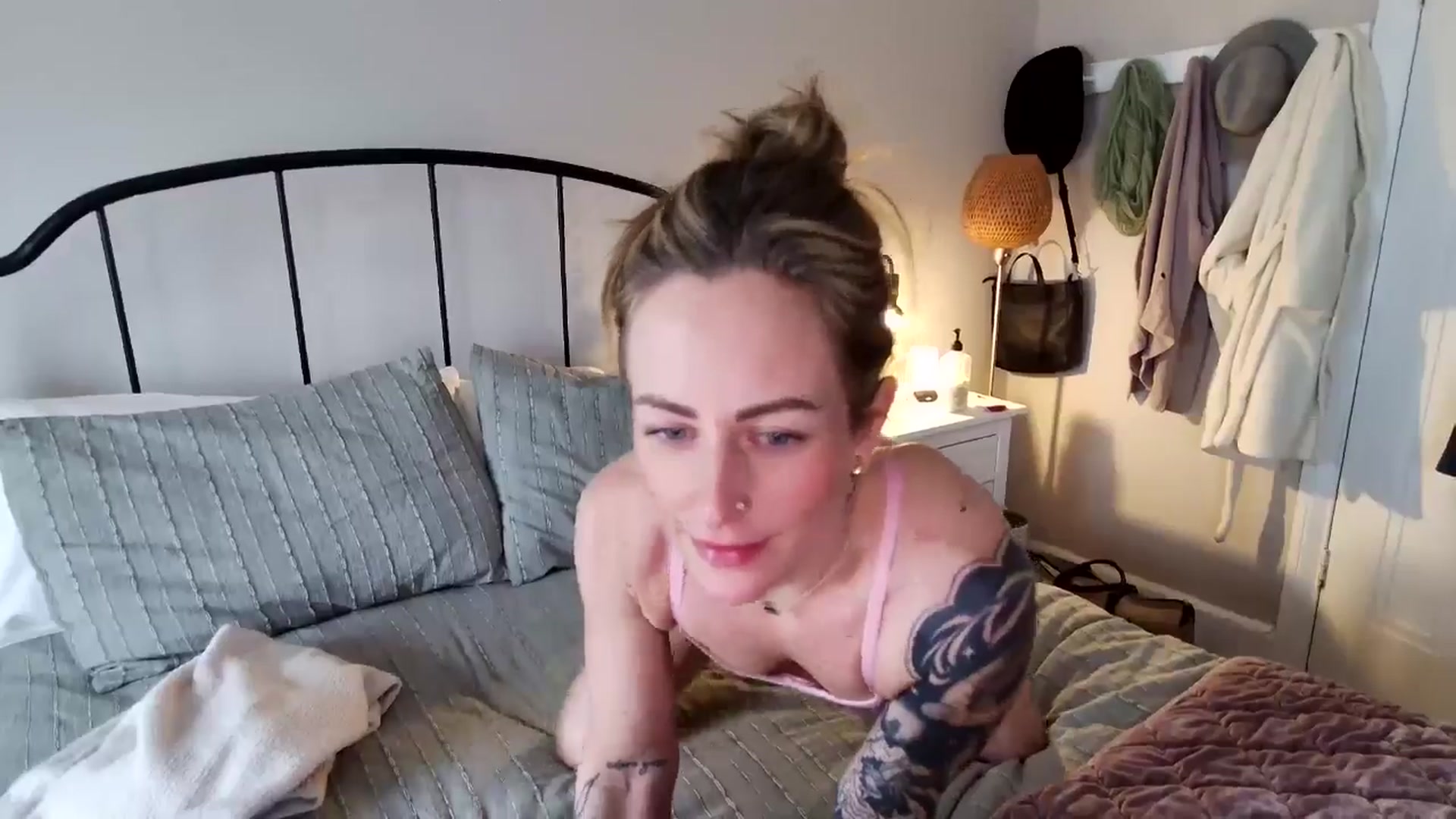 Gallery image thumbnail from Lena_bee's myfreecams stream on, 02/11/2025, 20:11 image 3 of 20