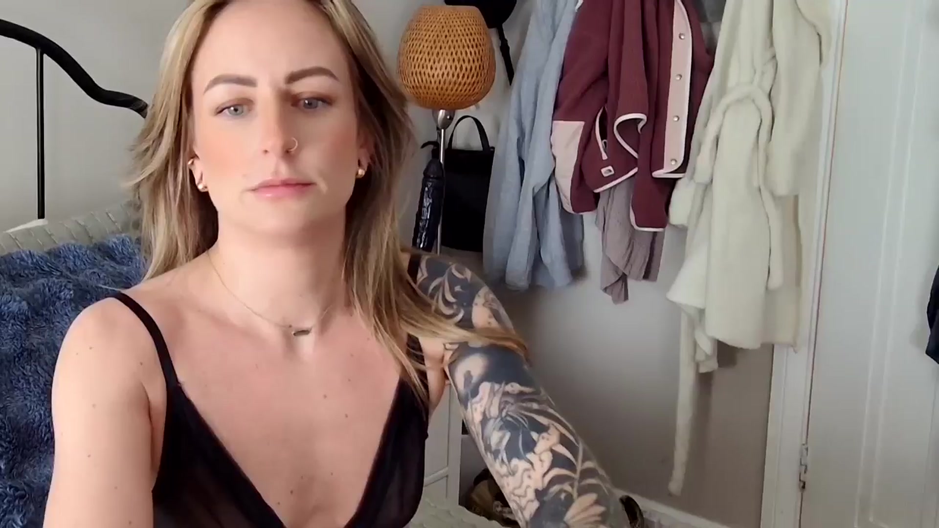 Gallery image thumbnail from Lena_bee's myfreecams stream on, 02/18/2025, 17:09 image 4 of 20