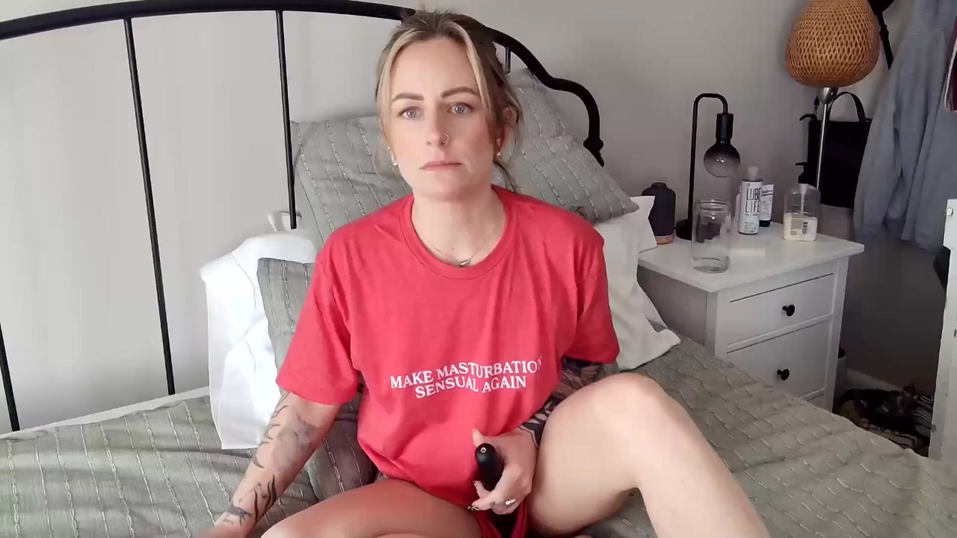 Gallery image thumbnail from Lena_bee's myfreecams stream on, 02/19/2025, 17:46 image 6 of 20