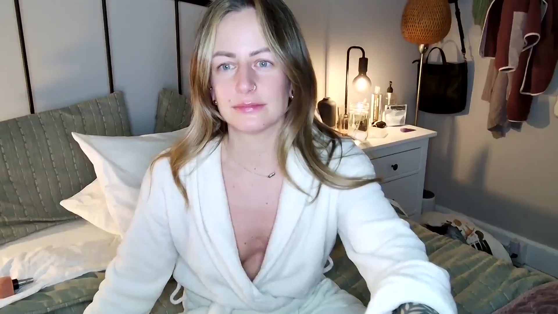 Gallery image thumbnail from Lena_bee's myfreecams stream on, 02/22/2025, 03:49 image 4 of 20