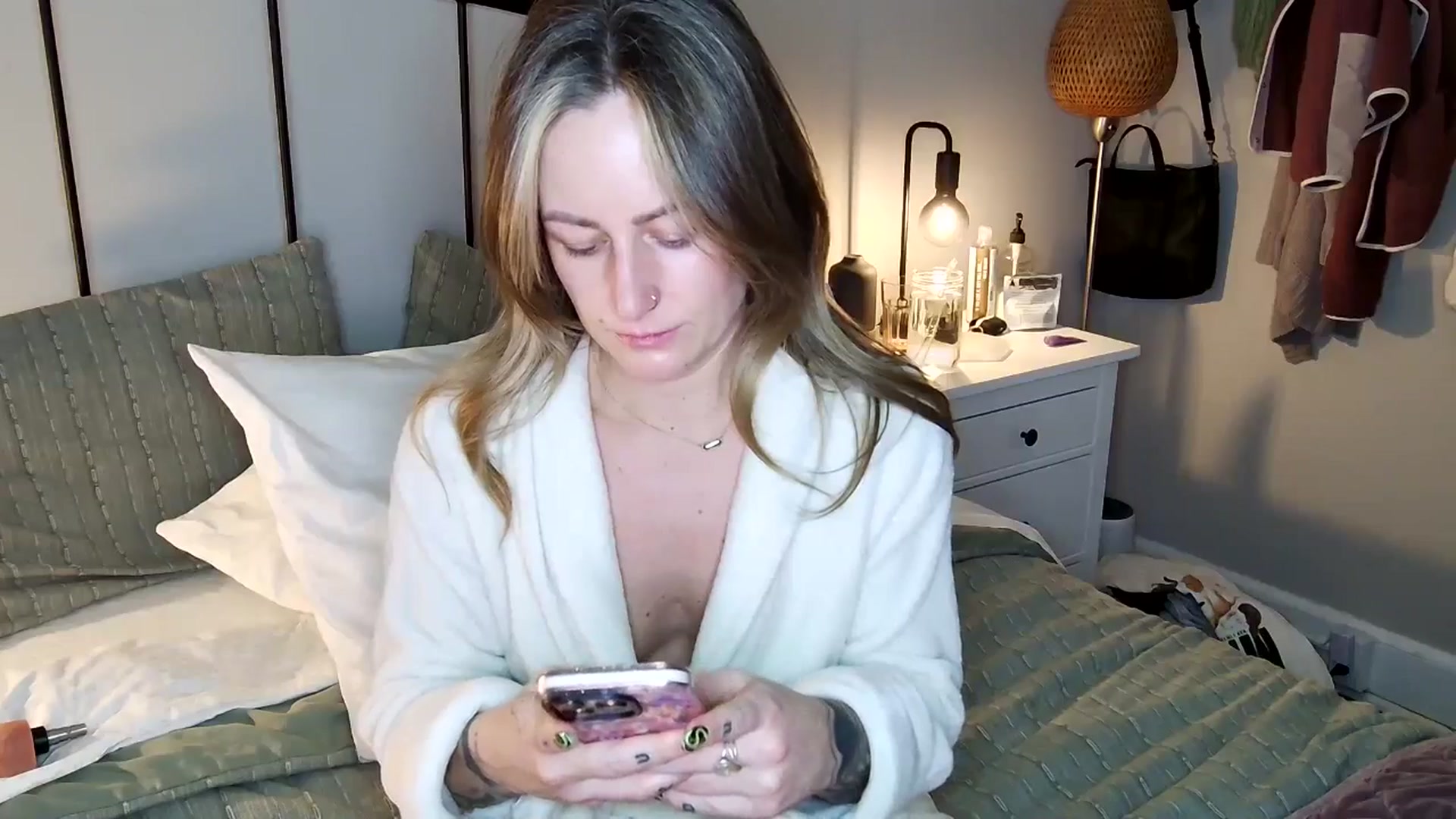Gallery image thumbnail from Lena_bee's myfreecams stream on, 02/22/2025, 03:49 image 3 of 20