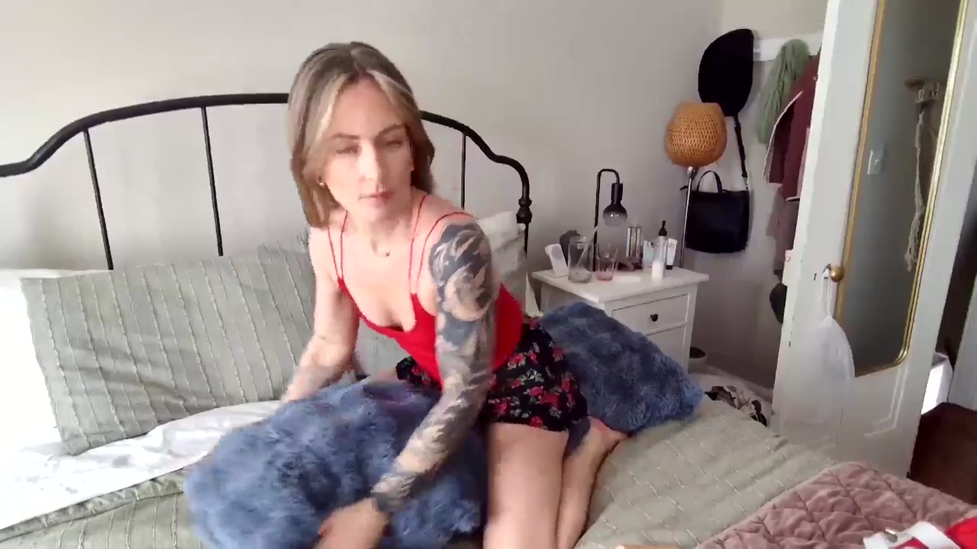 Gallery image thumbnail from Lena_bee's myfreecams stream on, 02/22/2025, 19:00 image 17 of 20