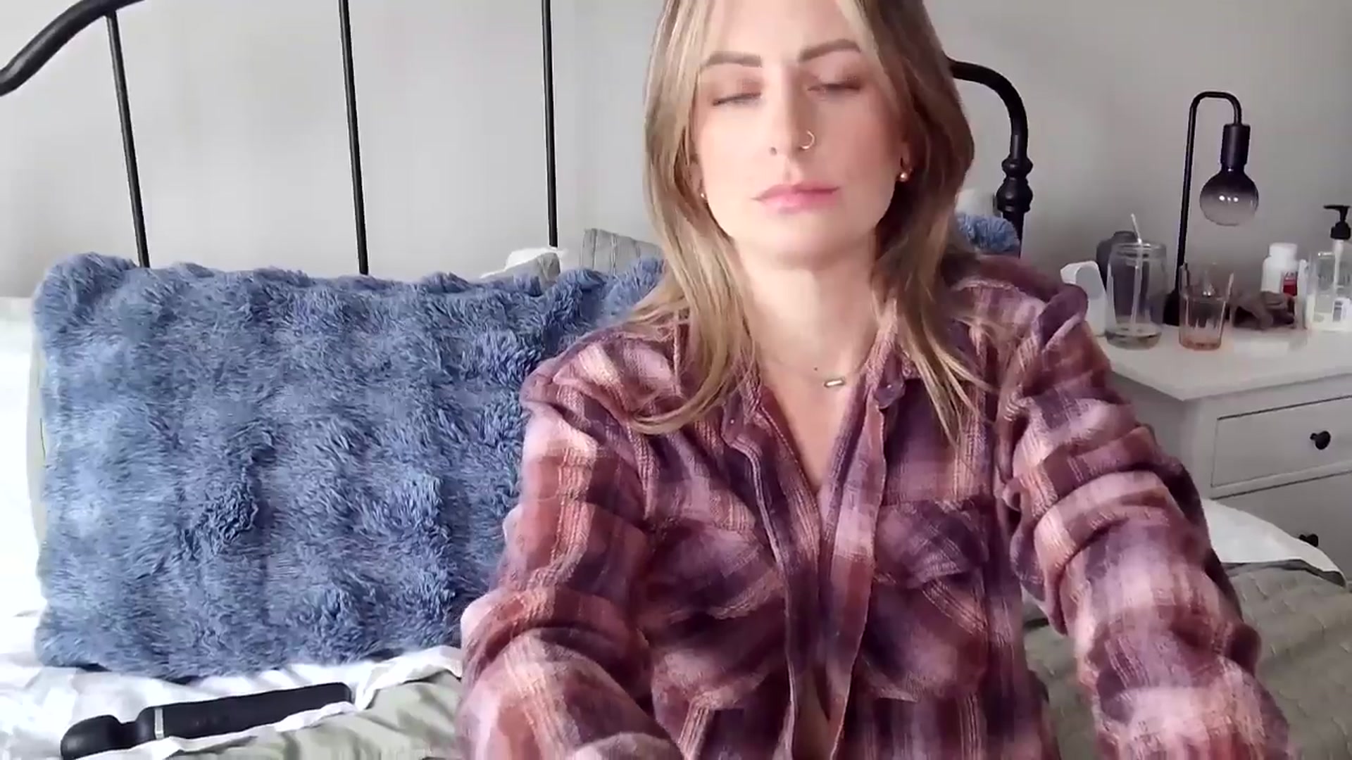 Gallery image thumbnail from Lena_bee's myfreecams stream on, 02/22/2025, 22:12 image 5 of 20