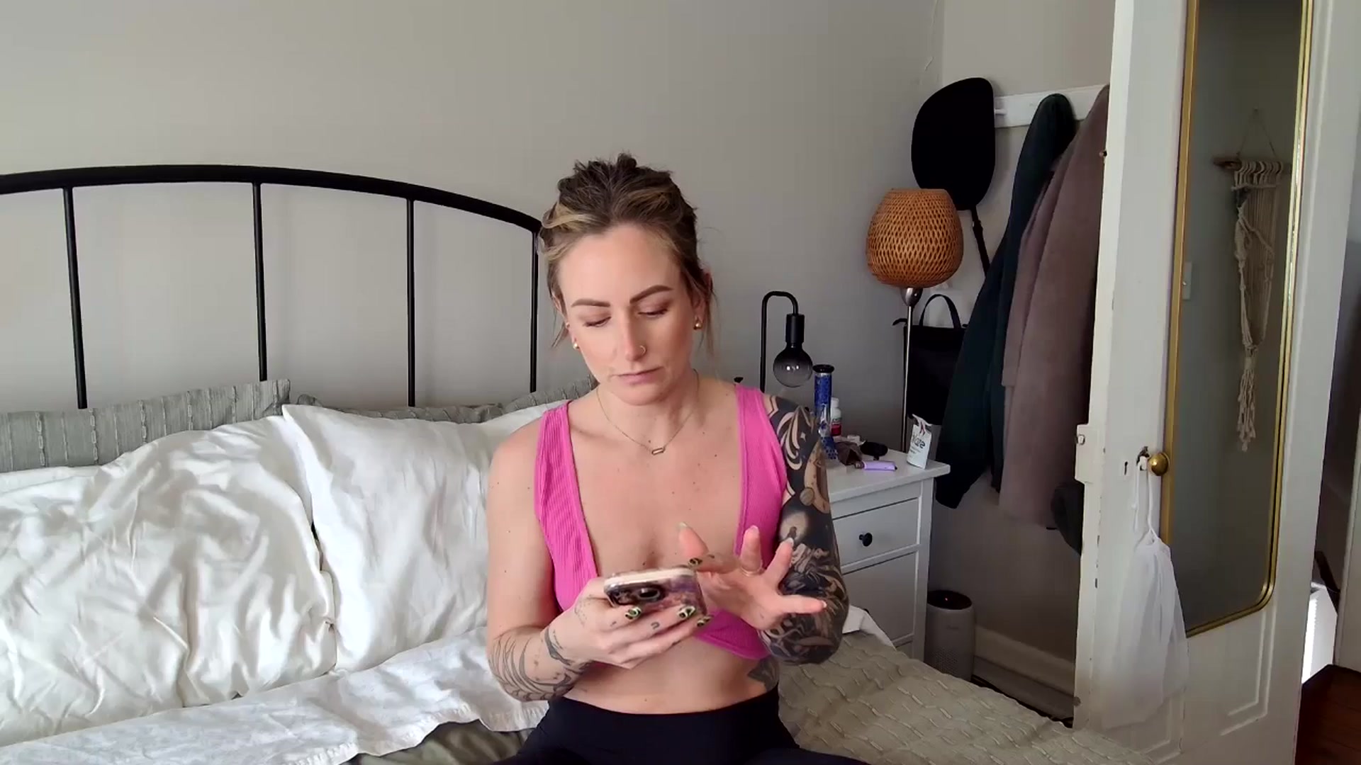Gallery image thumbnail from Lena_bee's myfreecams stream on, 02/25/2025, 18:16 image 15 of 20