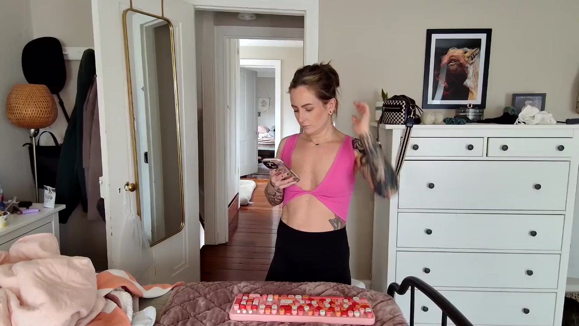Gallery image thumbnail from Lena_bee's myfreecams stream on, 02/25/2025, 18:16 image 8 of 20