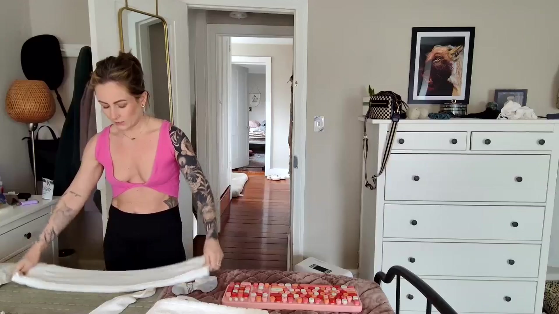Gallery image thumbnail from Lena_bee's myfreecams stream on, 02/25/2025, 18:16 image 4 of 20