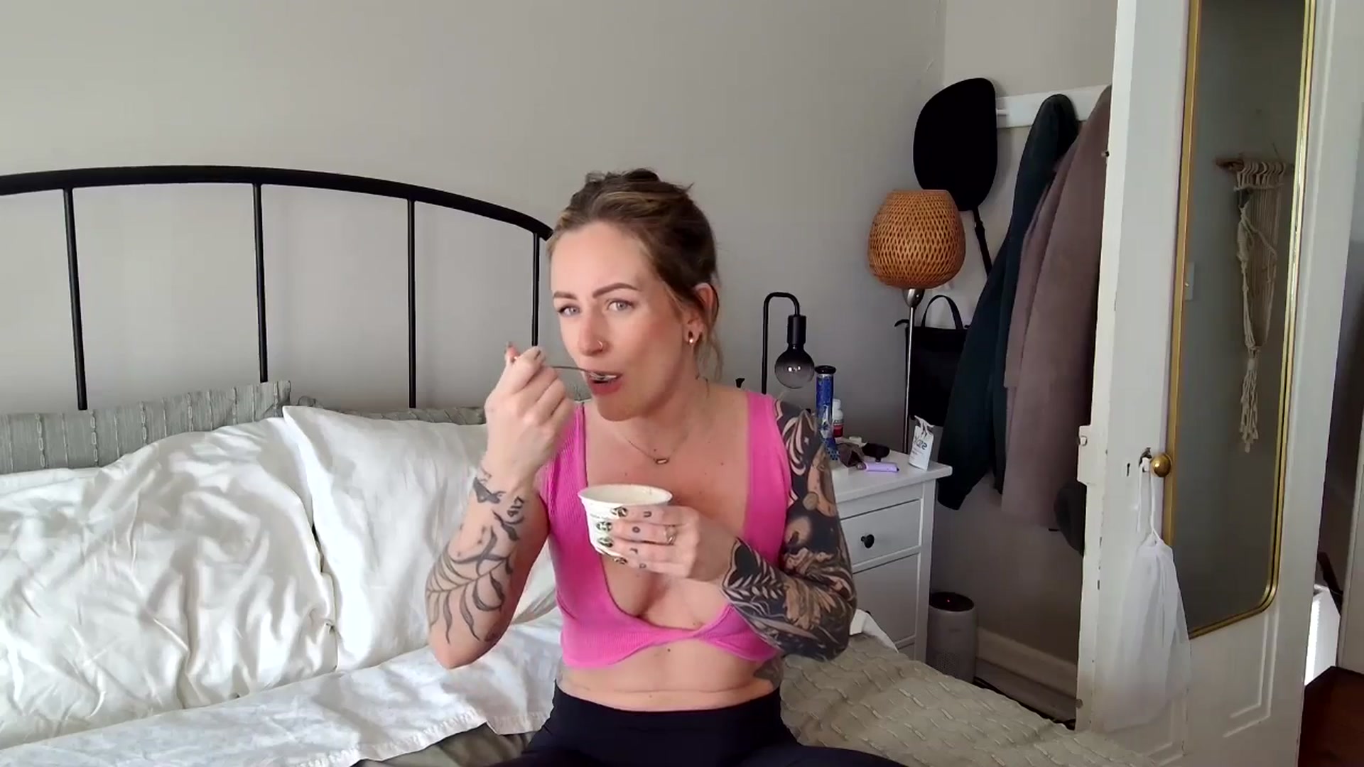 Gallery image thumbnail from Lena_bee's myfreecams stream on, 02/25/2025, 18:16 image 16 of 20