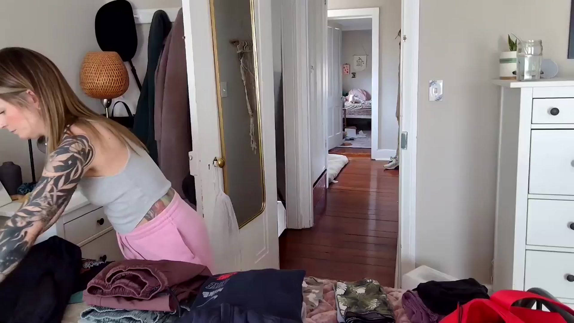 Gallery image thumbnail from Lena_bee's myfreecams stream on, 02/26/2025, 19:29 image 12 of 20