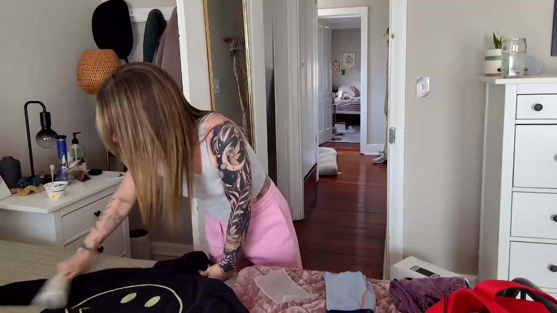 Gallery image thumbnail from Lena_bee's myfreecams stream on, 02/26/2025, 19:29 image 6 of 20