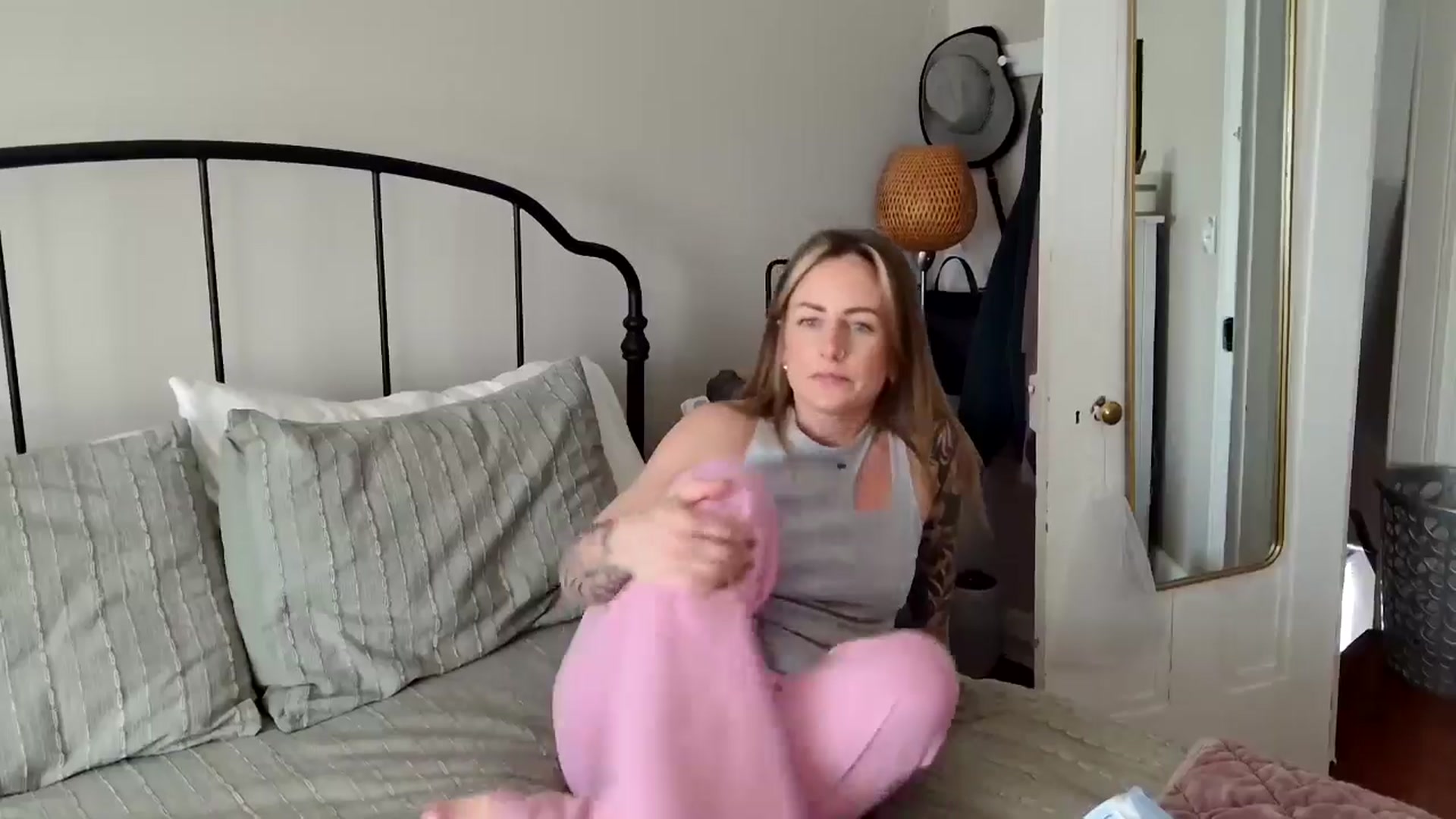 Gallery image thumbnail from Lena_bee's myfreecams stream on, 02/26/2025, 20:49 image 10 of 20