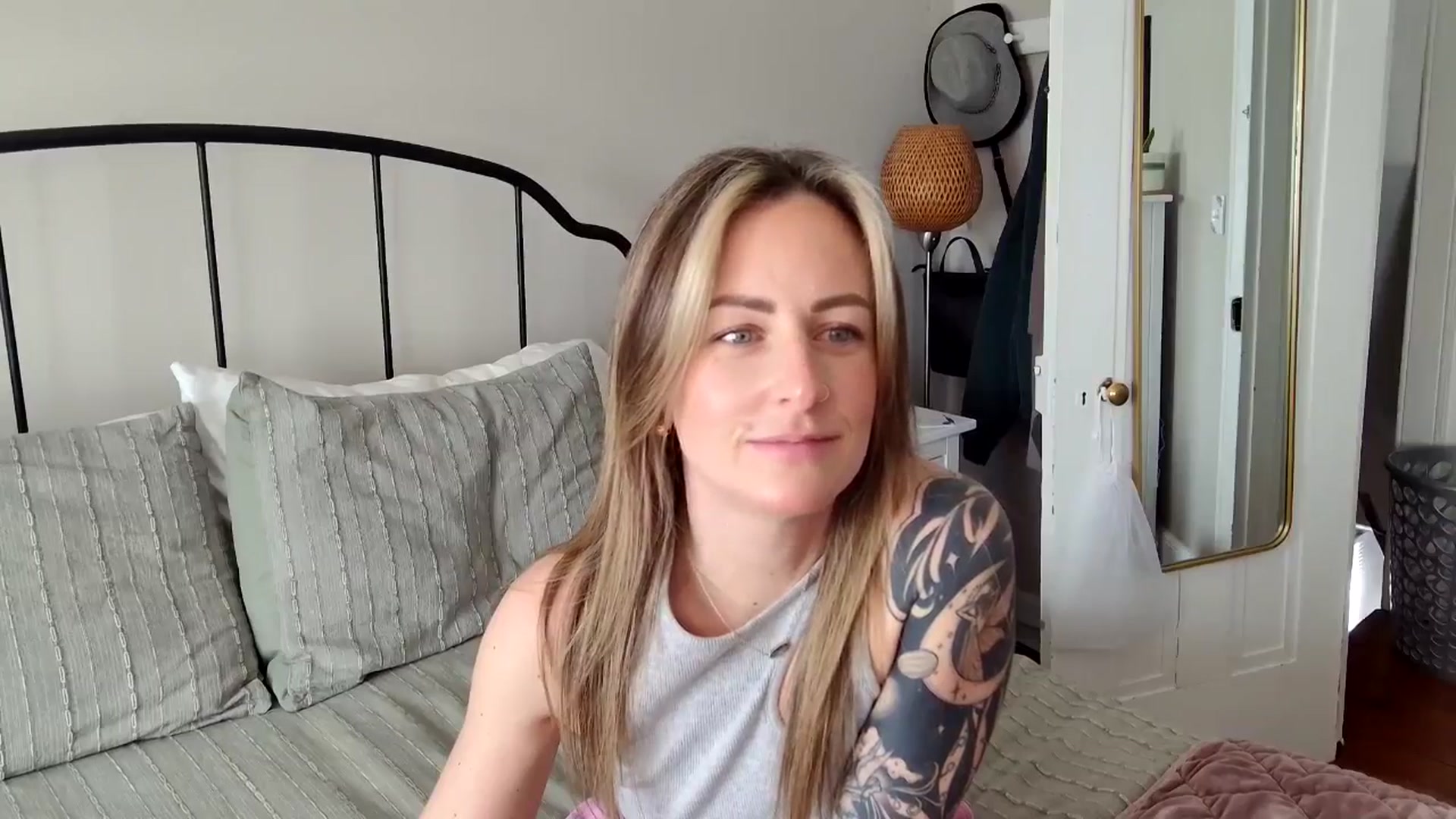 Gallery image thumbnail from Lena_bee's myfreecams stream on, 02/26/2025, 20:49 image 3 of 20