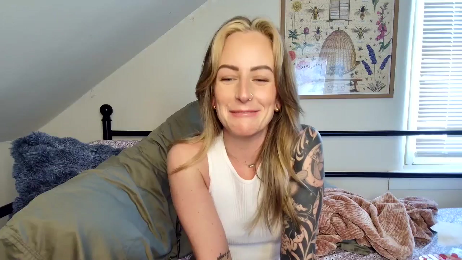 Gallery image thumbnail from Lena_bee's myfreecams stream on, 03/10/2025, 17:22 image 8 of 20