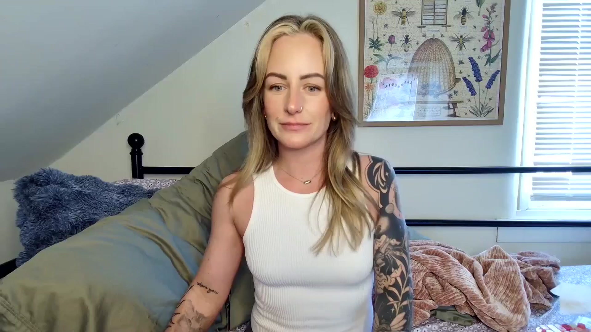 Gallery image thumbnail from Lena_bee's myfreecams stream on, 03/10/2025, 17:22 image 11 of 20