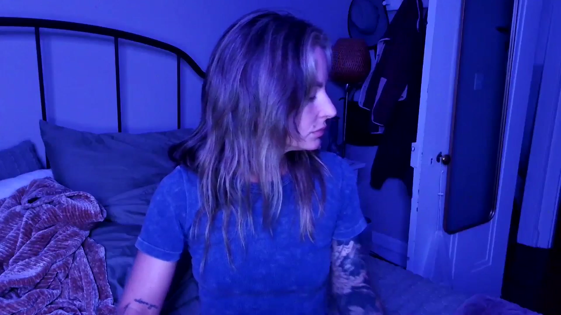 Gallery image thumbnail from Lena_bee's myfreecams stream on, 03/14/2025, 04:30 image 11 of 20