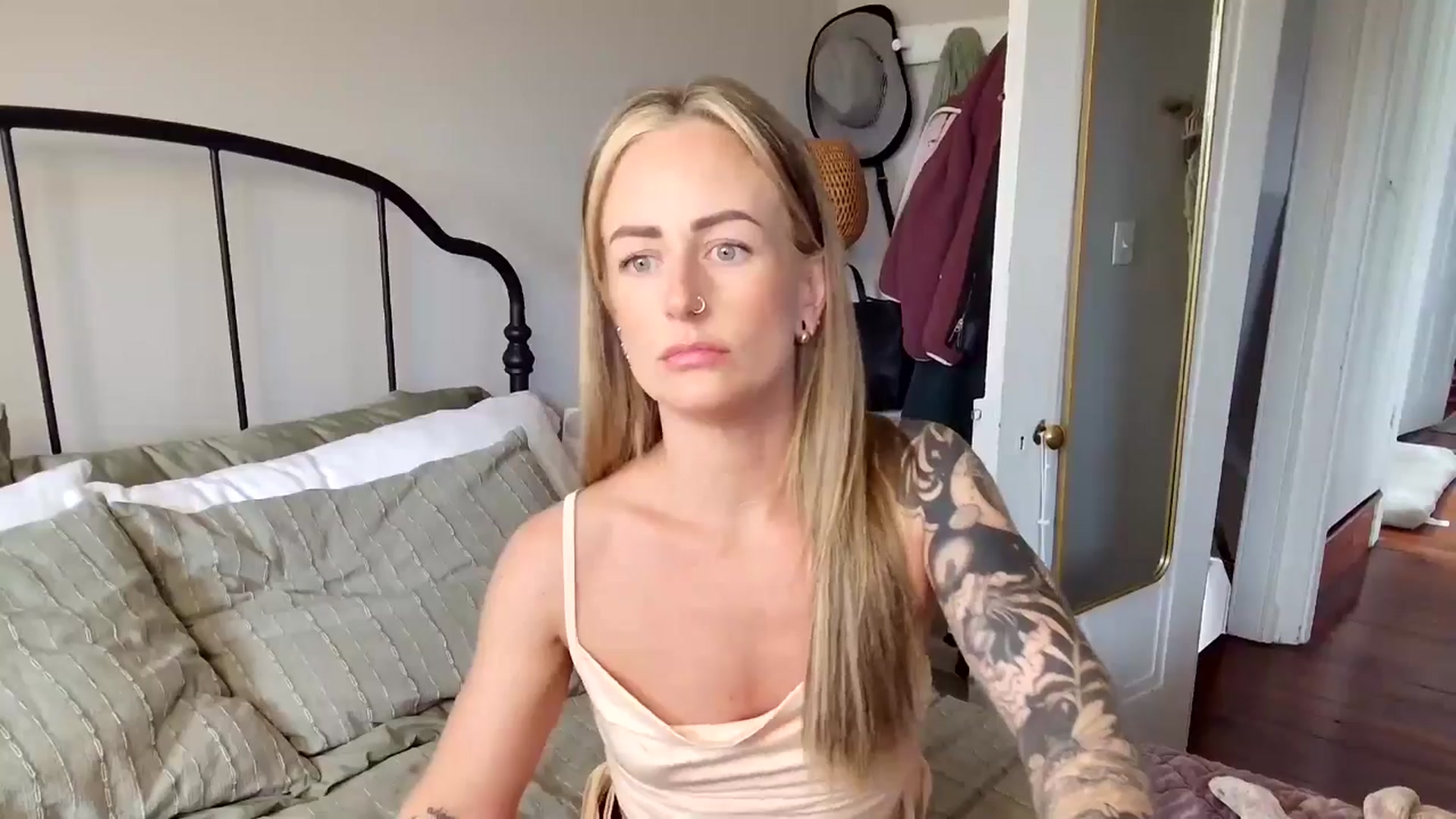 Gallery image thumbnail from Lena_bee's myfreecams stream on, 03/15/2025, 18:26 image 9 of 20