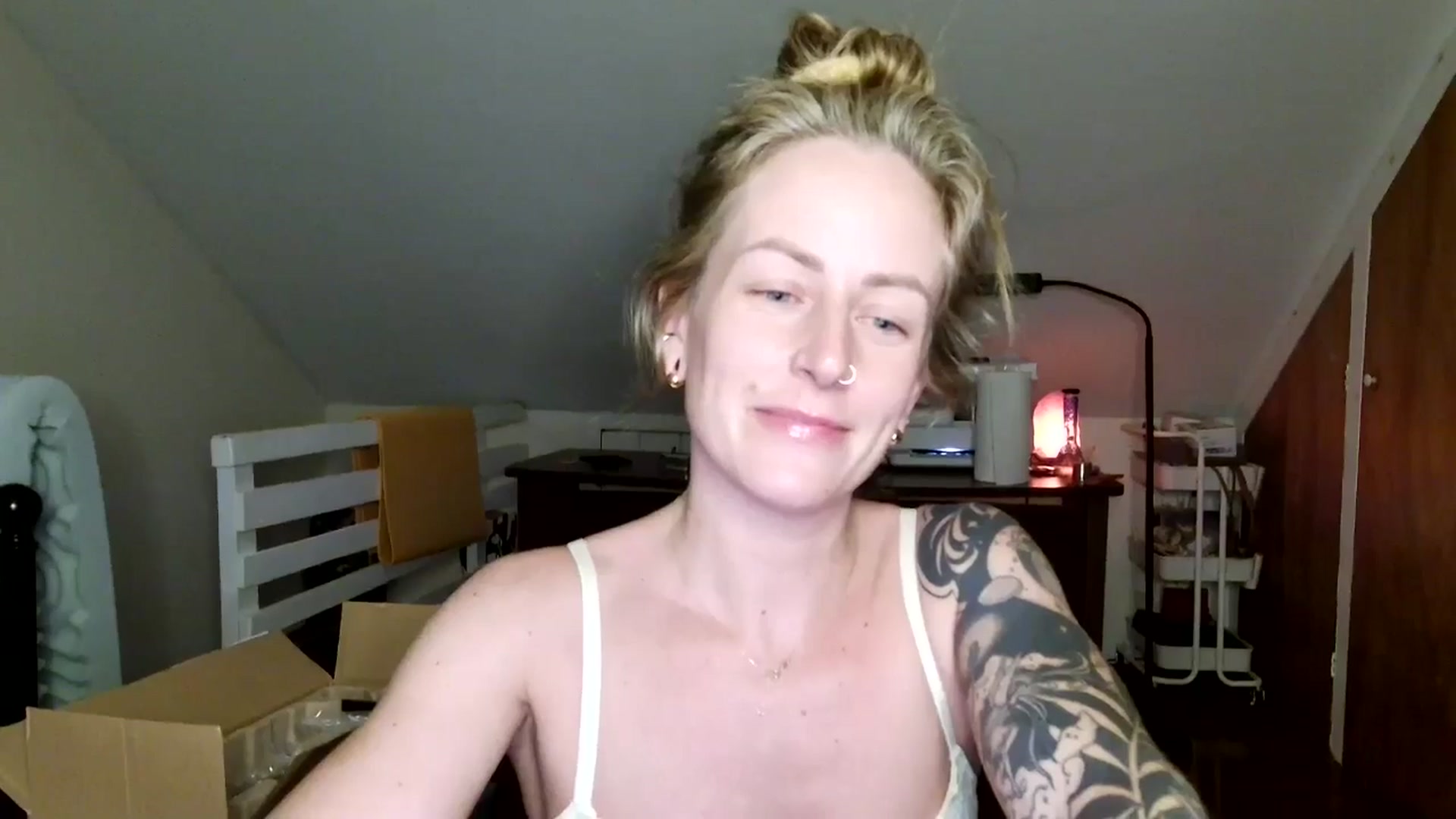 Gallery image thumbnail from Lena_bee's myfreecams stream on, 04/01/2025, 05:31 image 2 of 20