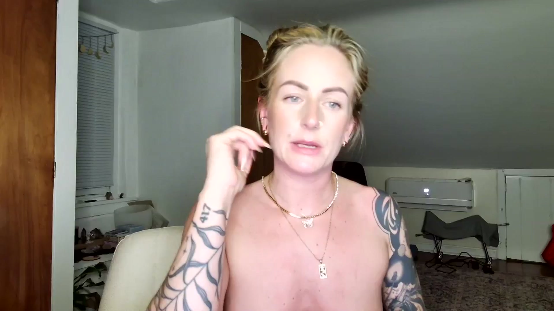 Gallery image thumbnail from Lena_bee's myfreecams stream on, 04/12/2025, 02:08 image 17 of 20