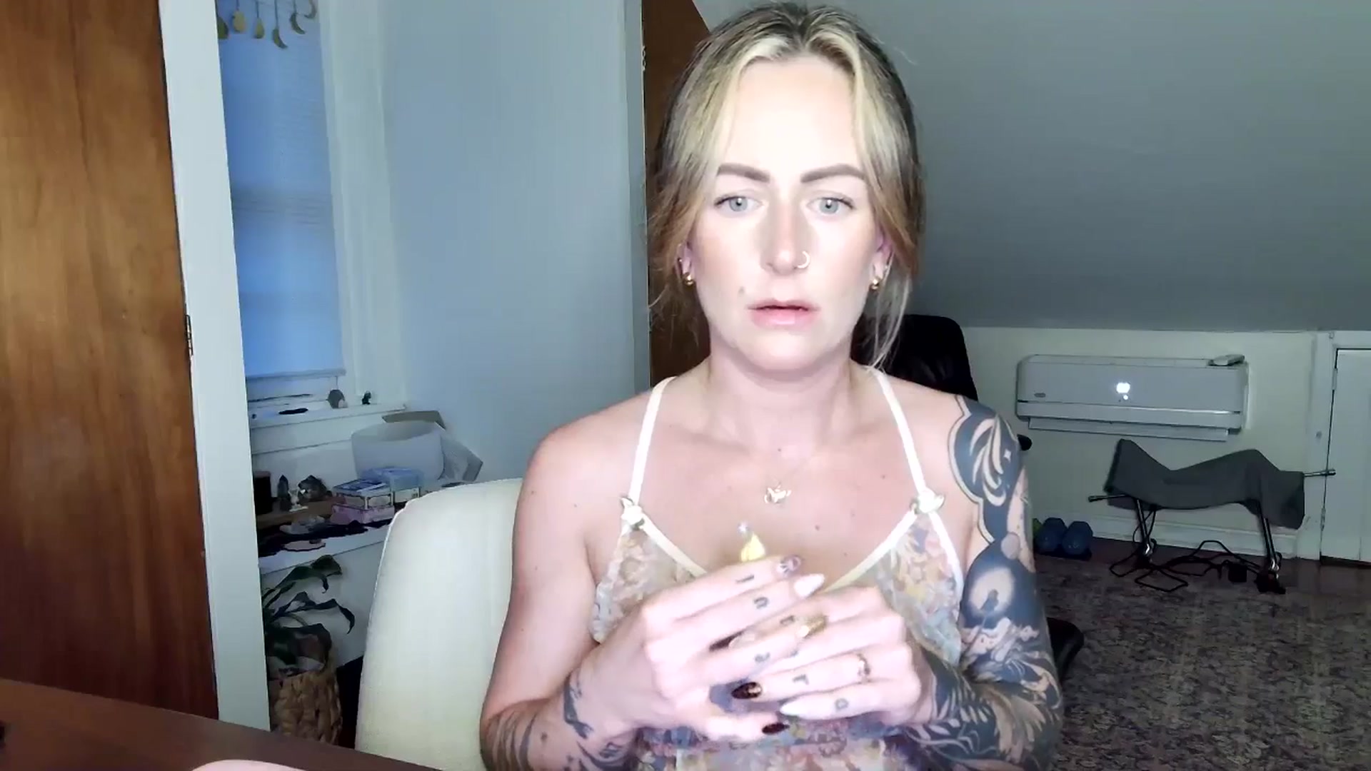 Gallery image thumbnail from Lena_bee's myfreecams stream on, 04/12/2025, 02:08 image 7 of 20