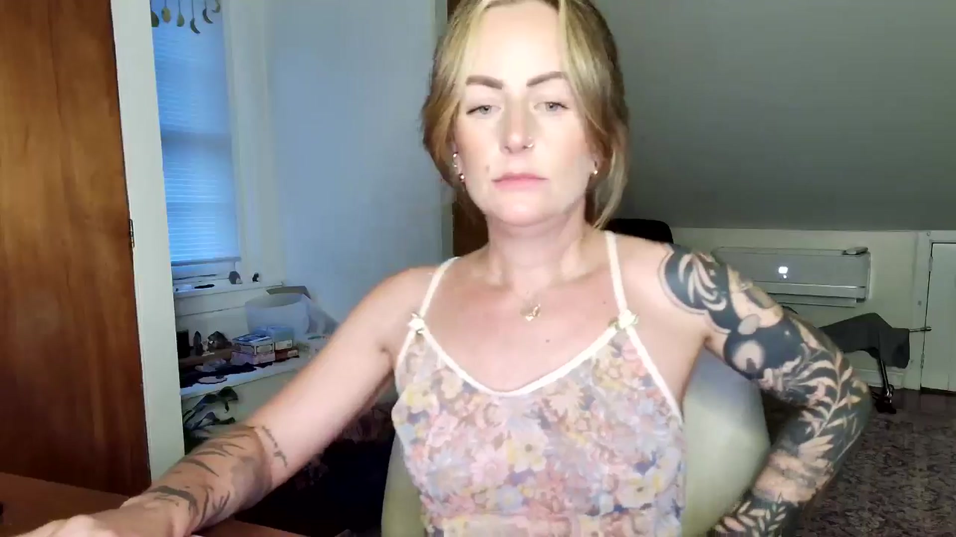Gallery image thumbnail from Lena_bee's myfreecams stream on, 04/12/2025, 02:08 image 6 of 20