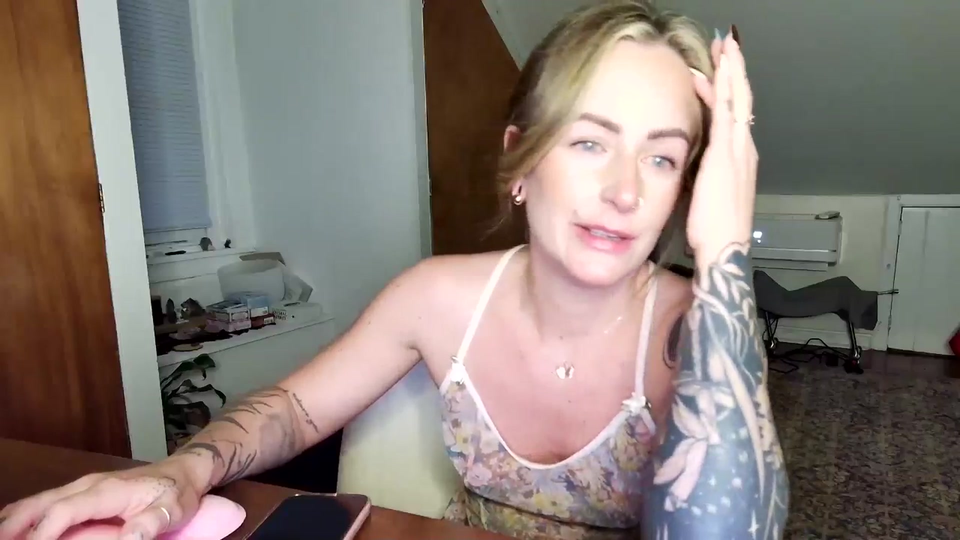 Gallery image thumbnail from Lena_bee's myfreecams stream on, 04/12/2025, 02:08 image 8 of 20