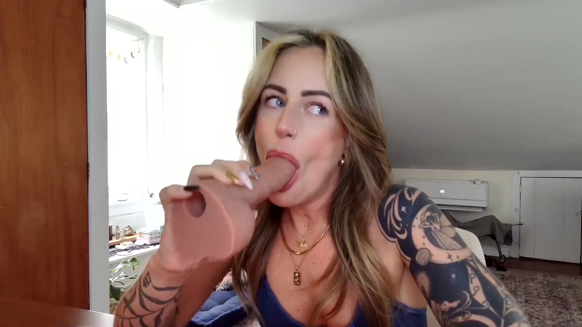 Gallery image thumbnail from Lena_bee's myfreecams stream on, 04/12/2025, 18:32 image 16 of 20