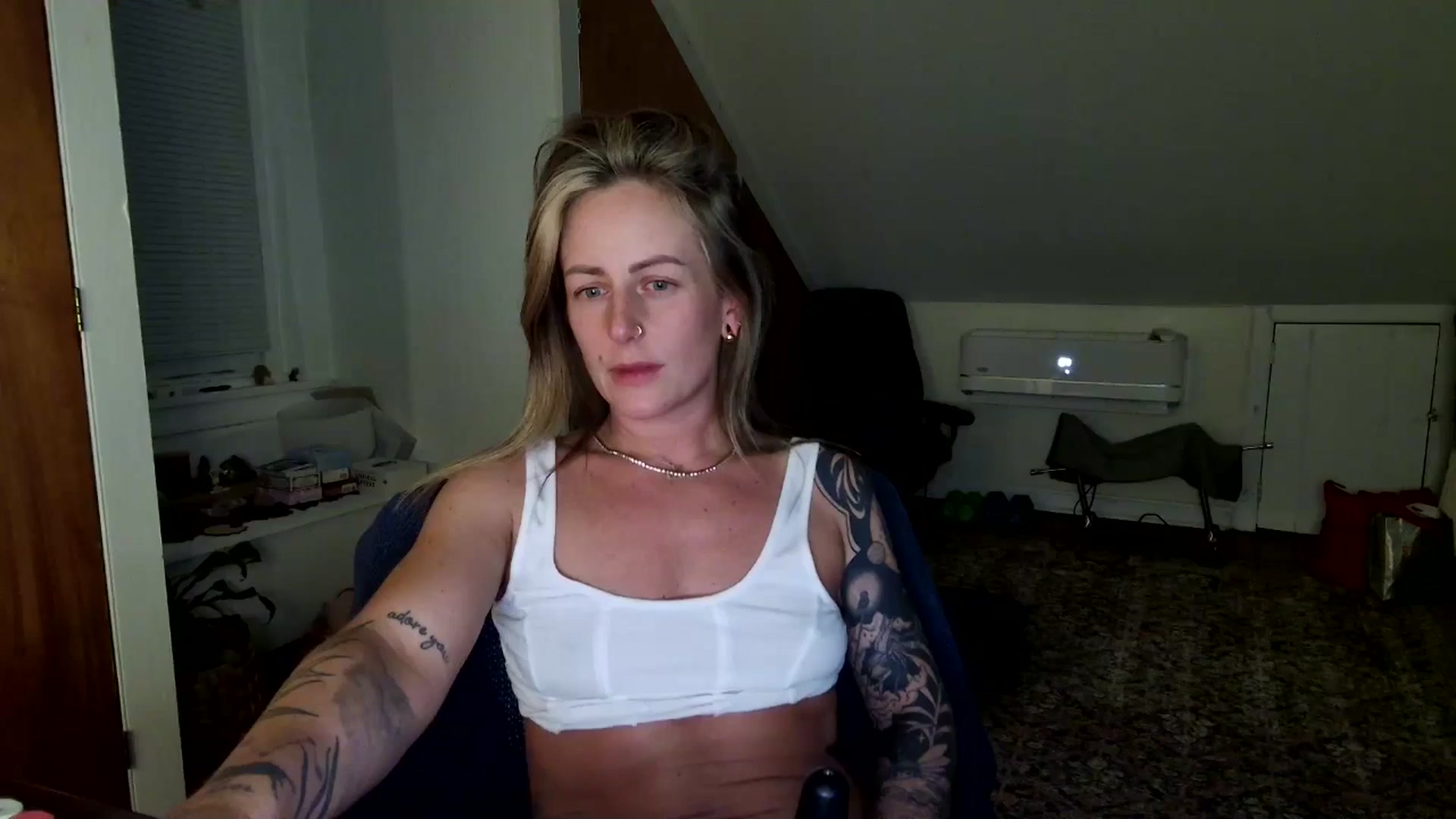 Gallery image thumbnail from Lena_bee's myfreecams stream on, 04/16/2025, 05:17 image 10 of 20