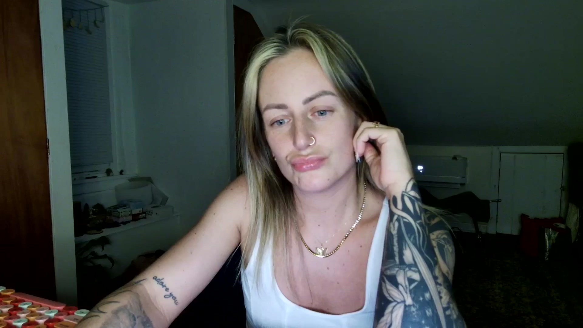 Gallery image thumbnail from Lena_bee's myfreecams stream on, 04/16/2025, 05:17 image 4 of 20