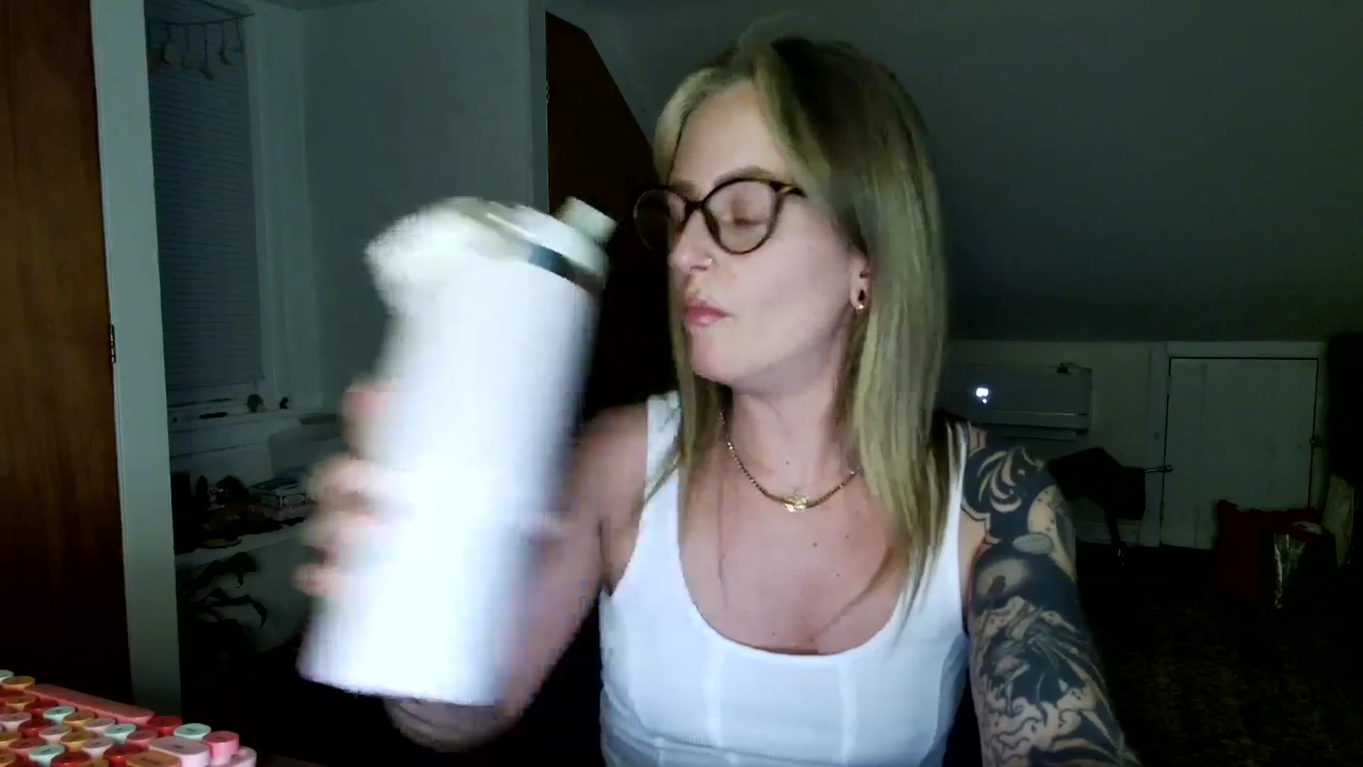 Gallery image thumbnail from Lena_bee's myfreecams stream on, 04/16/2025, 05:17 image 2 of 20