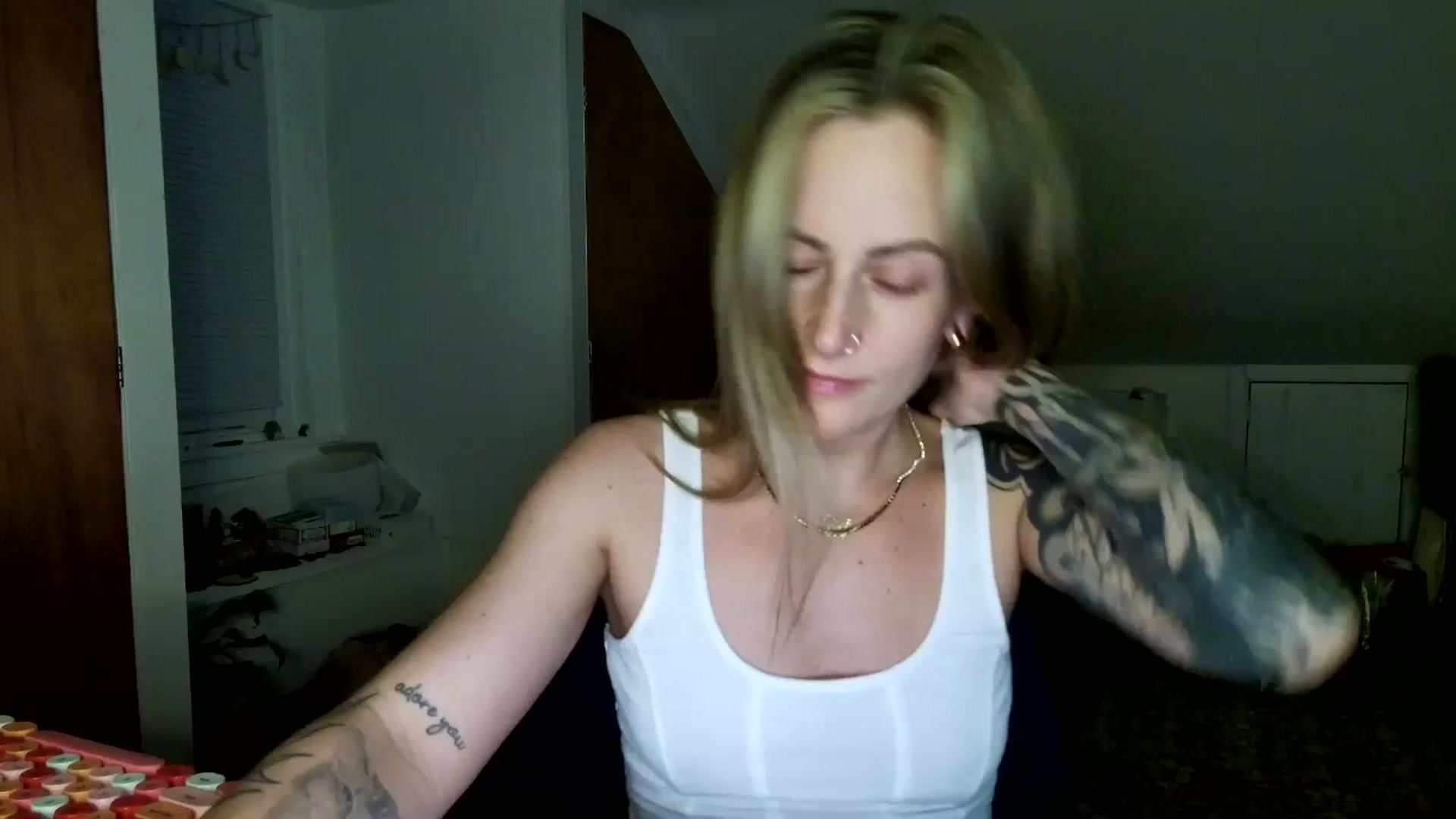 Gallery image thumbnail from Lena_bee's myfreecams stream on, 04/16/2025, 05:17 image 5 of 20