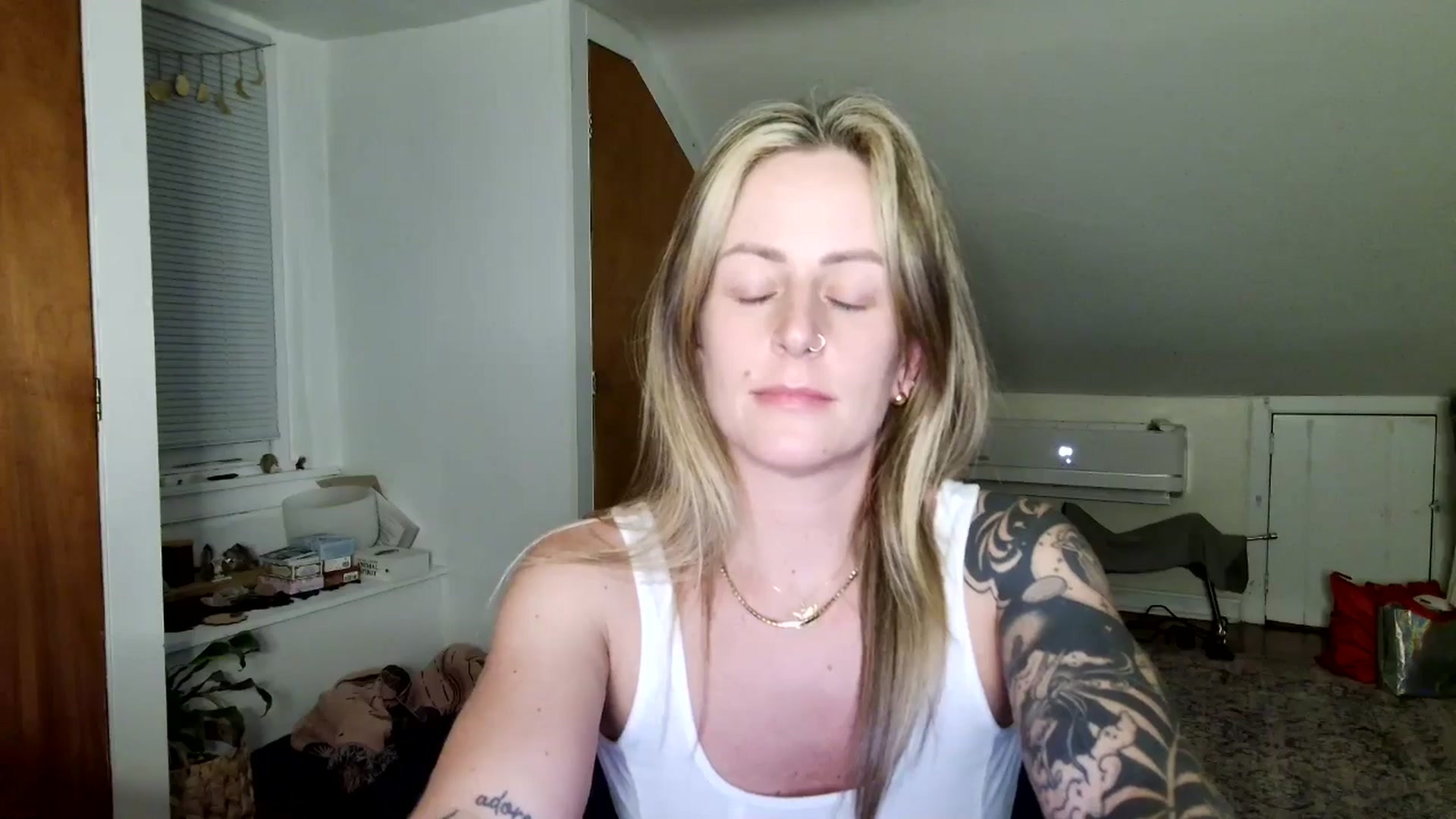 Gallery image thumbnail from Lena_bee's myfreecams stream on, 04/16/2025, 05:17 image 7 of 20