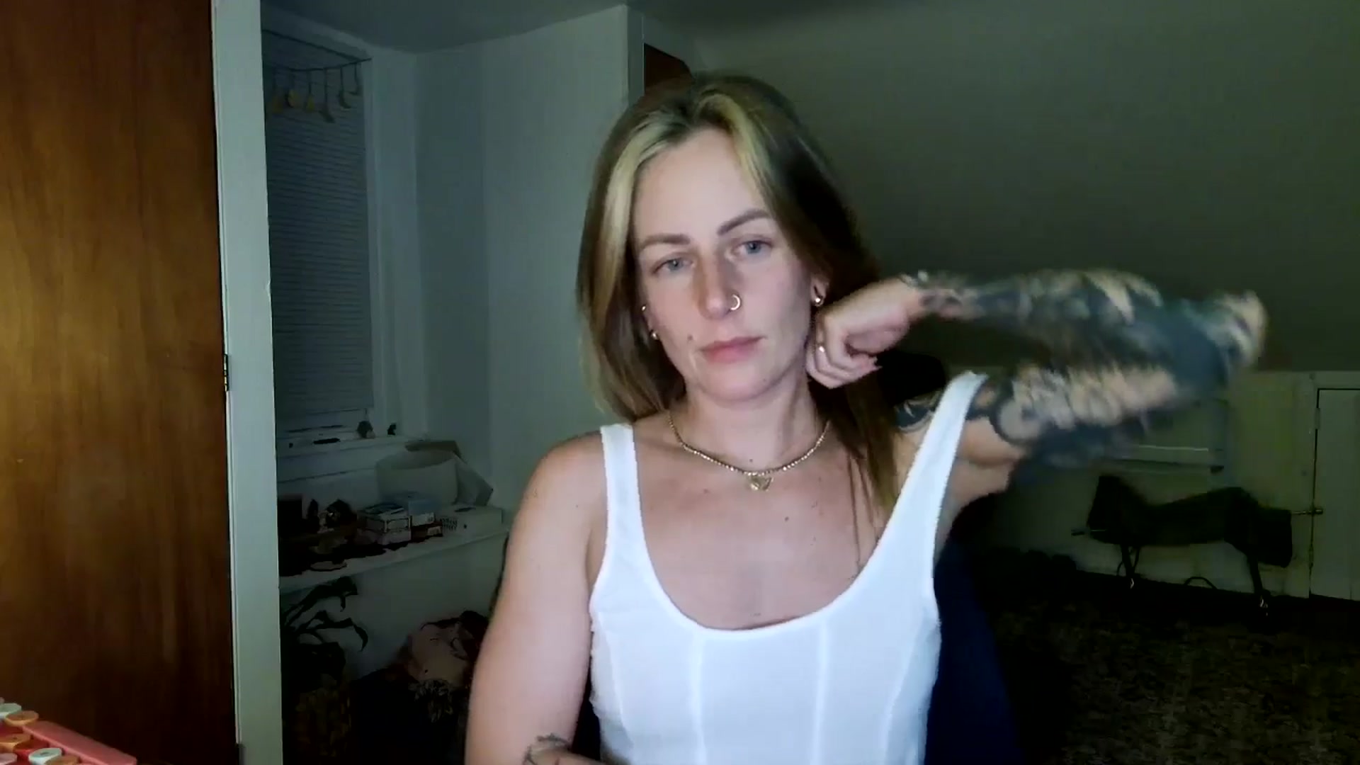 Gallery image thumbnail from Lena_bee's myfreecams stream on, 04/16/2025, 05:17 image 18 of 20