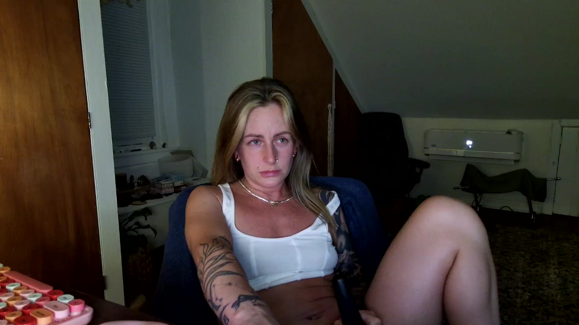 Gallery image thumbnail from Lena_bee's myfreecams stream on, 04/16/2025, 05:17 image 16 of 20