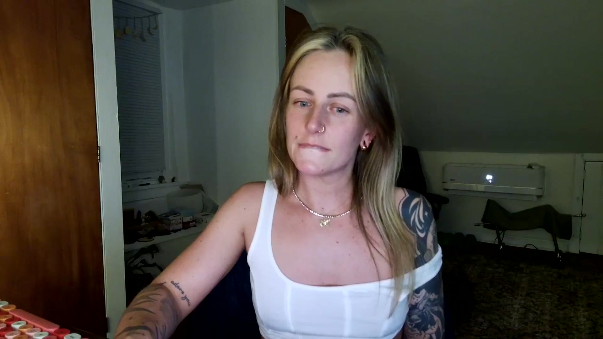 Gallery image thumbnail from Lena_bee's myfreecams stream on, 04/16/2025, 05:17 image 17 of 20