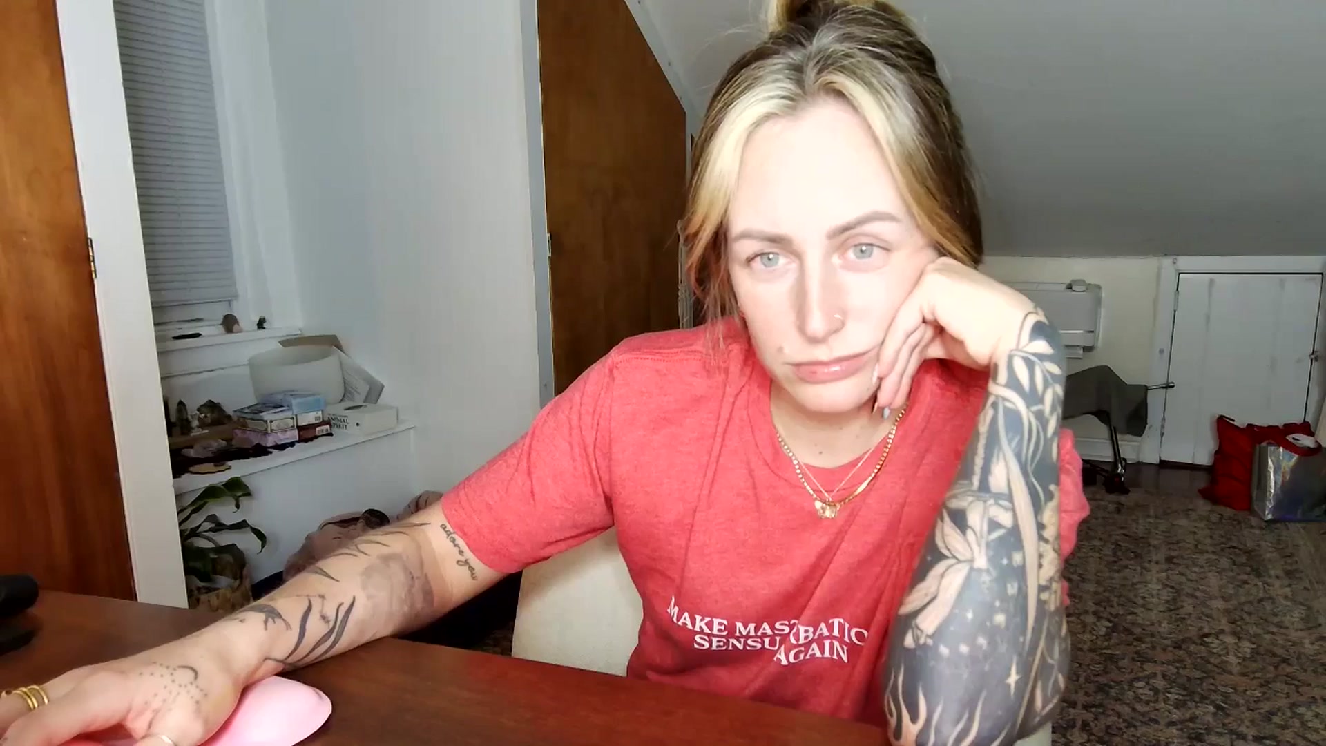Gallery image thumbnail from Lena_bee's myfreecams stream on, 04/17/2025, 03:45 image 15 of 20