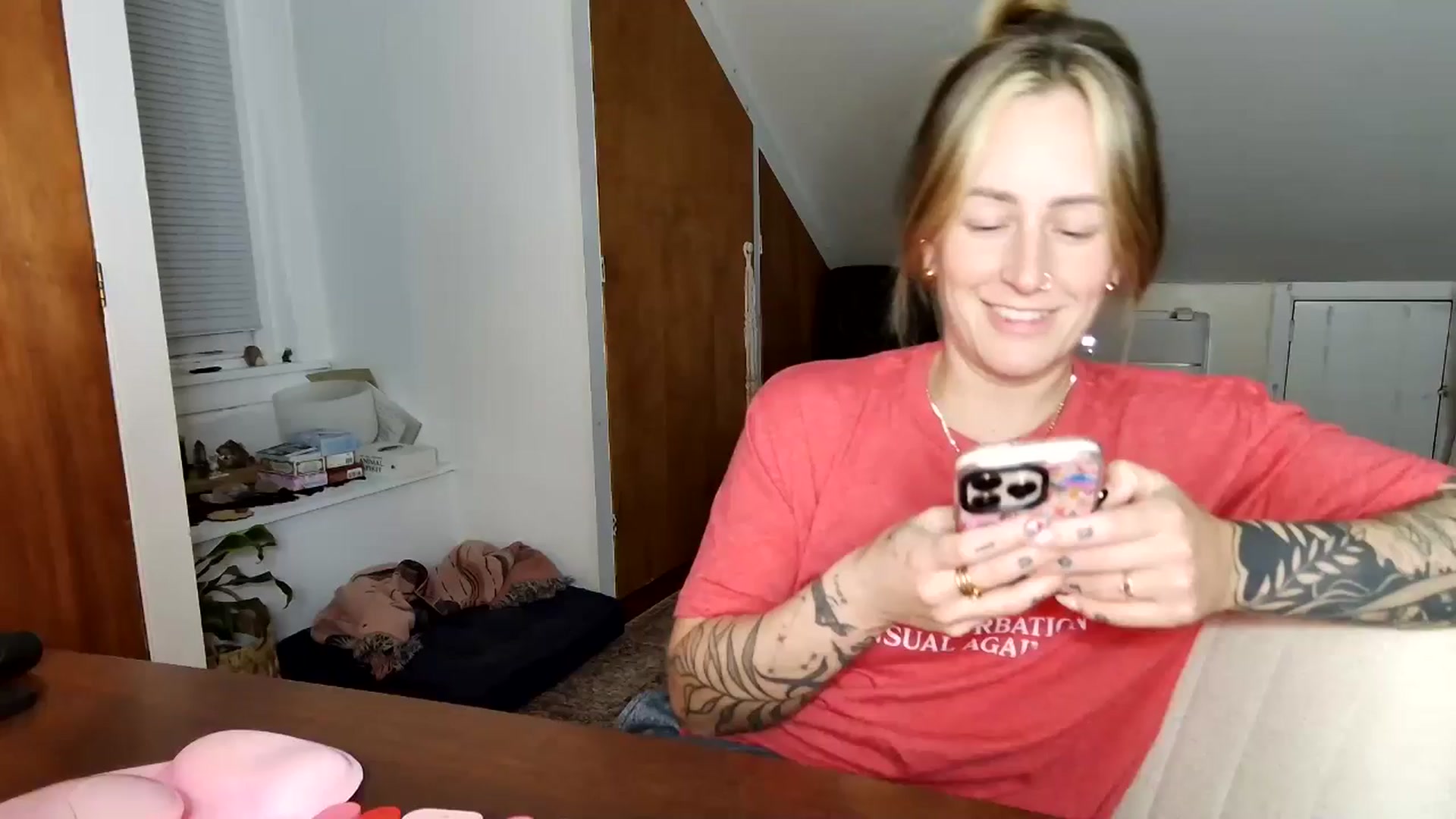 Gallery image thumbnail from Lena_bee's myfreecams stream on, 04/17/2025, 03:45 image 12 of 20