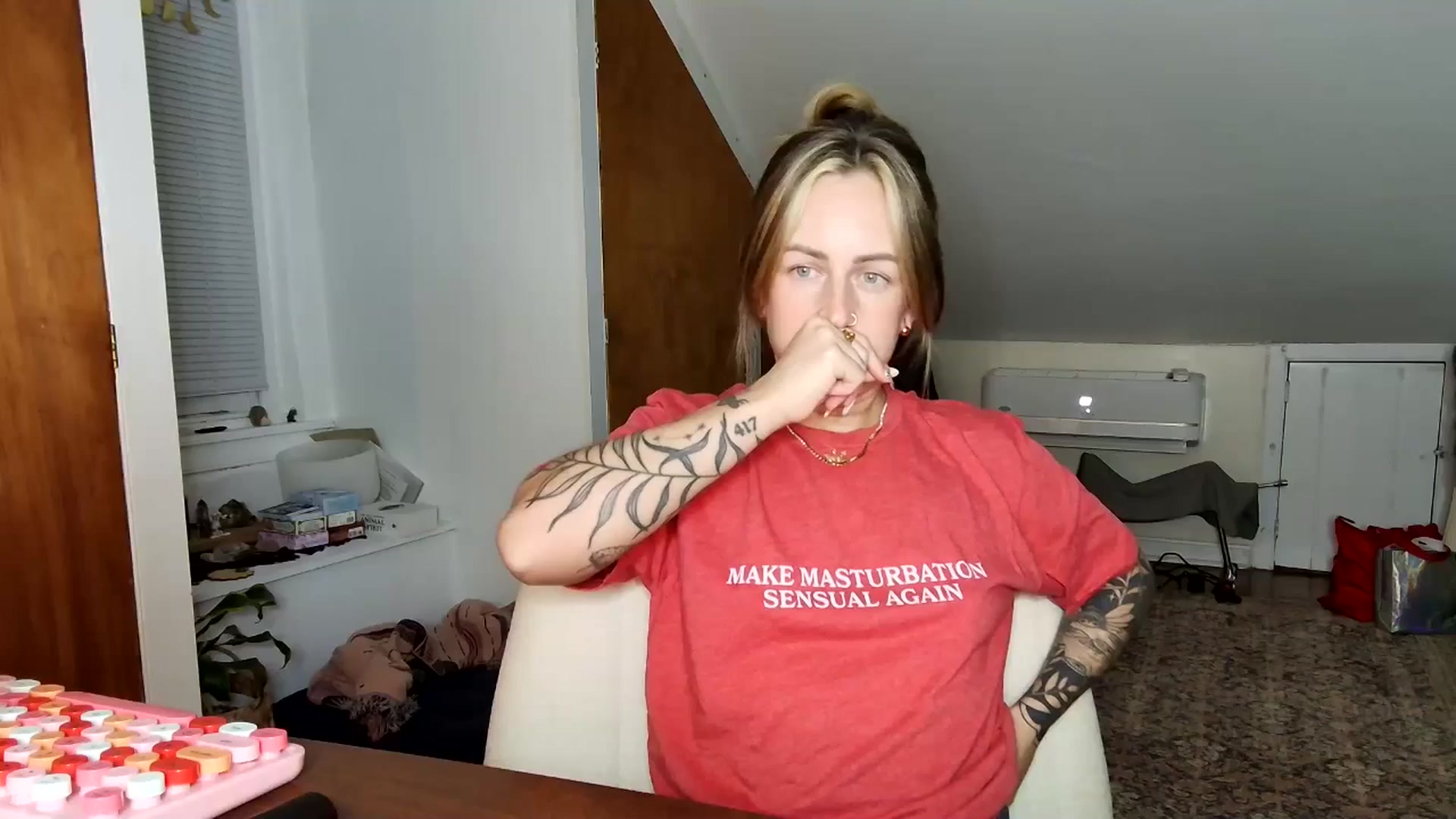 Gallery image thumbnail from Lena_bee's myfreecams stream on, 04/17/2025, 03:45 image 6 of 20