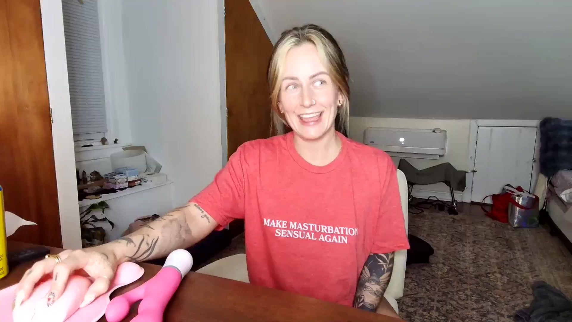 Gallery image thumbnail from Lena_bee's myfreecams stream on, 04/17/2025, 05:15 image 17 of 20