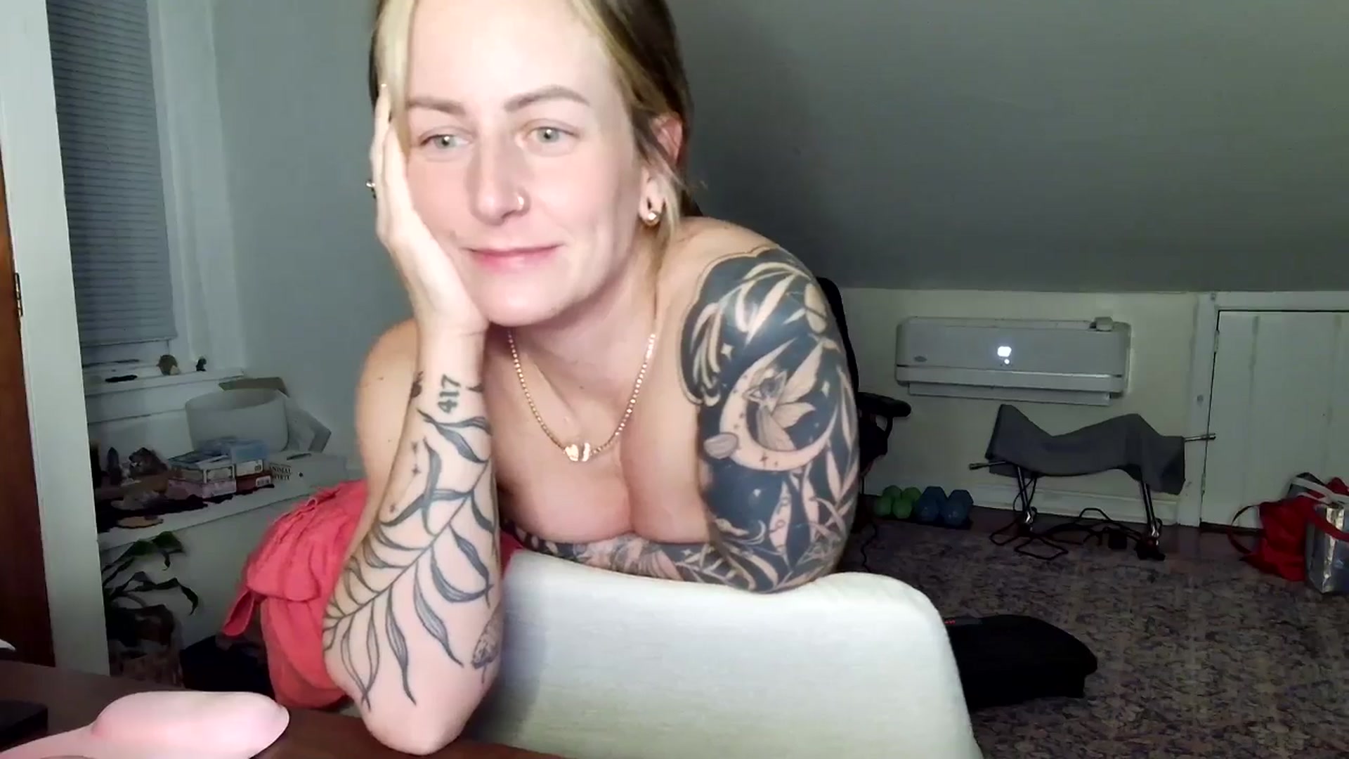 Gallery image thumbnail from Lena_bee's myfreecams stream on, 04/17/2025, 05:35 image 17 of 20