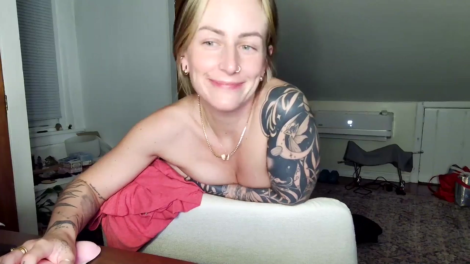 Gallery image thumbnail from Lena_bee's myfreecams stream on, 04/17/2025, 05:35 image 15 of 20
