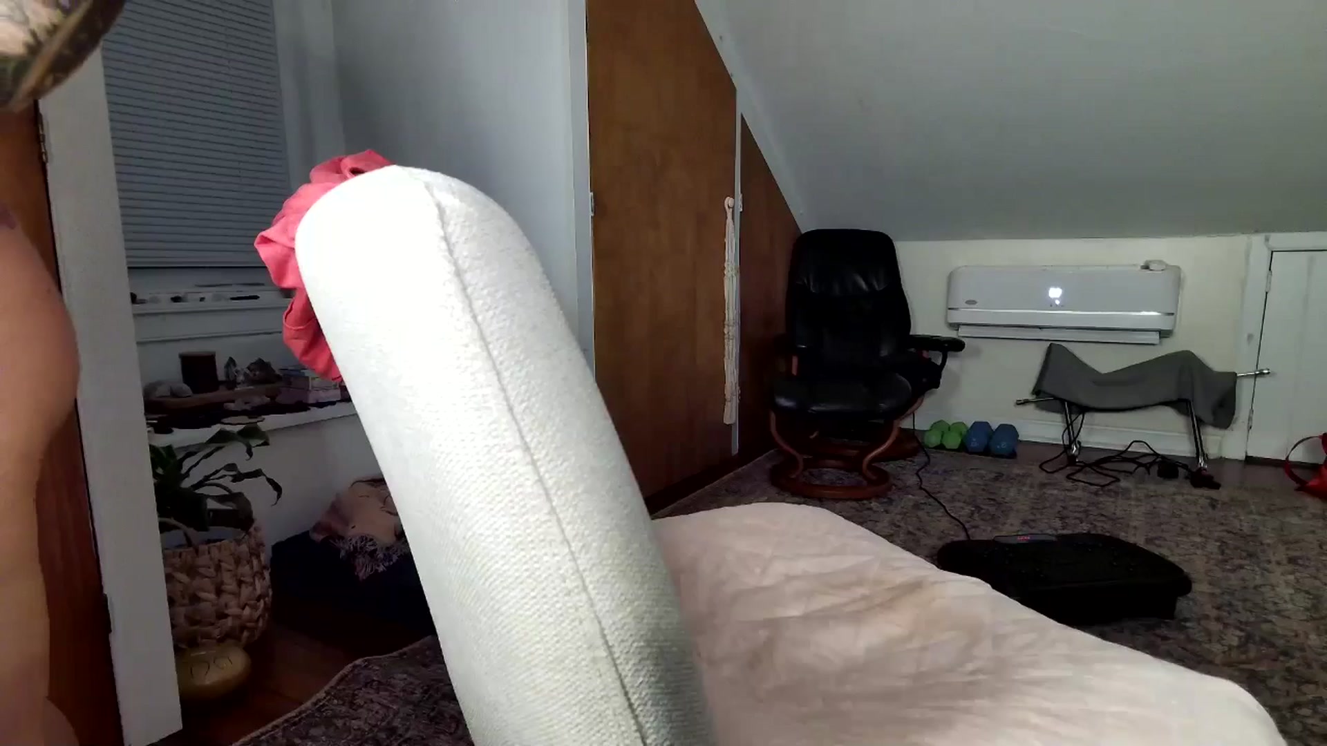 Gallery image thumbnail from Lena_bee's myfreecams stream on, 04/17/2025, 05:35 image 10 of 20