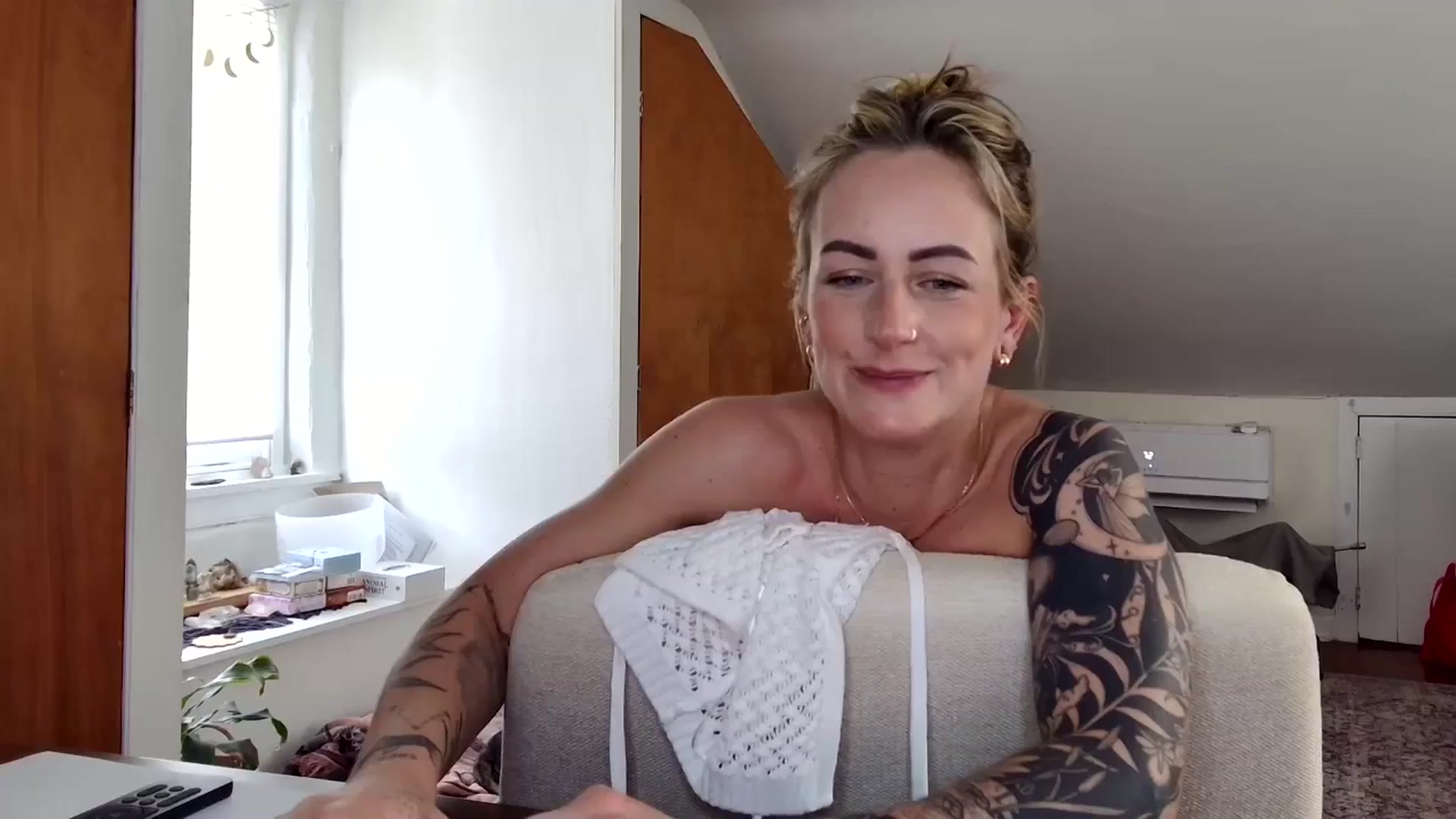 Gallery image thumbnail from Lena_bee's myfreecams stream on, 04/24/2025, 19:45 image 19 of 20