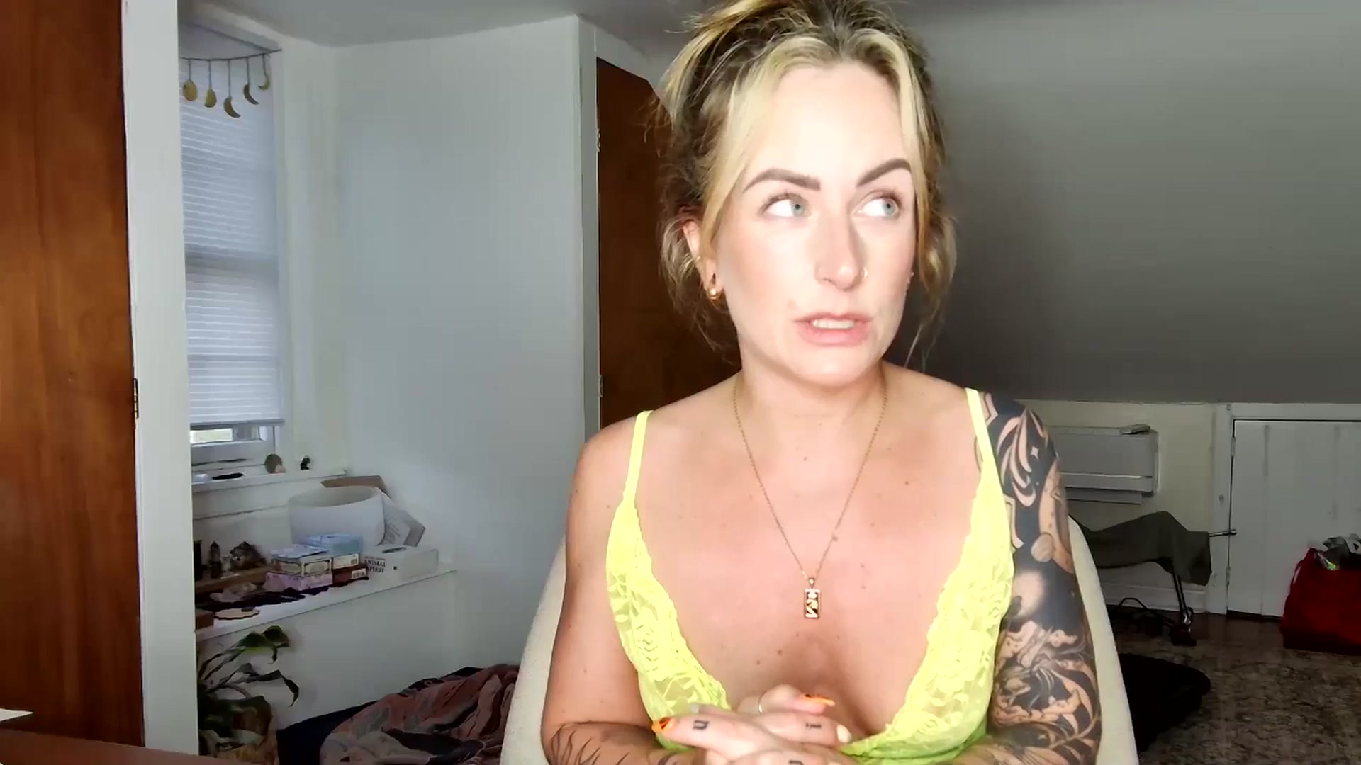 Gallery image thumbnail from Lena_bee's myfreecams stream on, 04/27/2025, 24:24 image 12 of 20