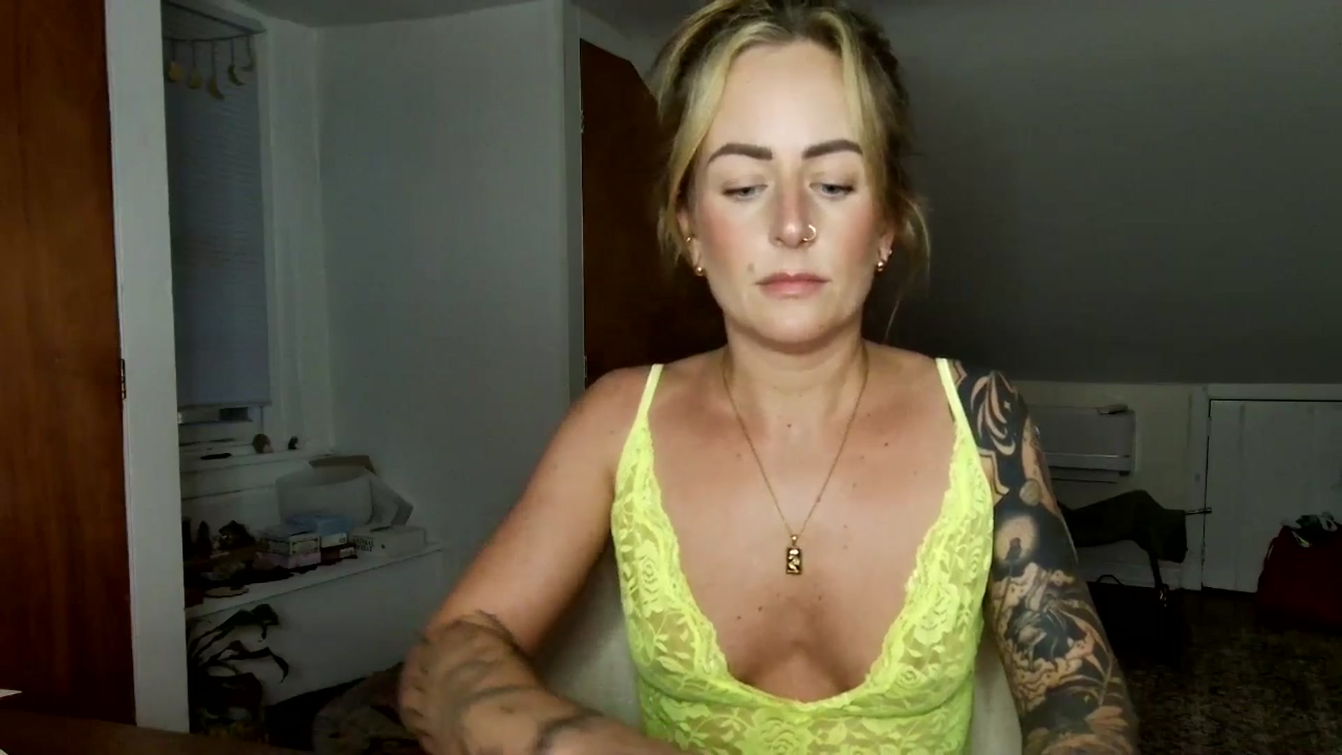 Gallery image thumbnail from Lena_bee's myfreecams stream on, 04/27/2025, 24:24 image 18 of 20