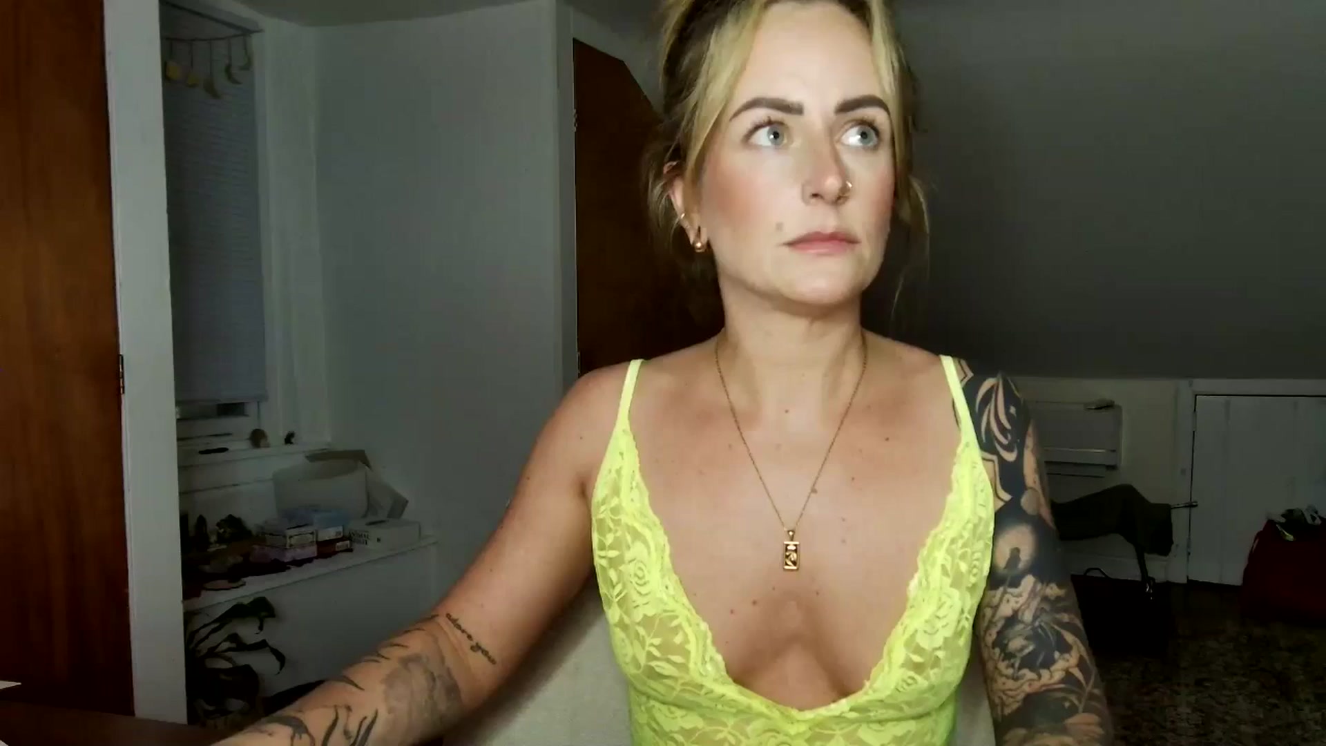Gallery image thumbnail from Lena_bee's myfreecams stream on, 04/27/2025, 24:24 image 19 of 20